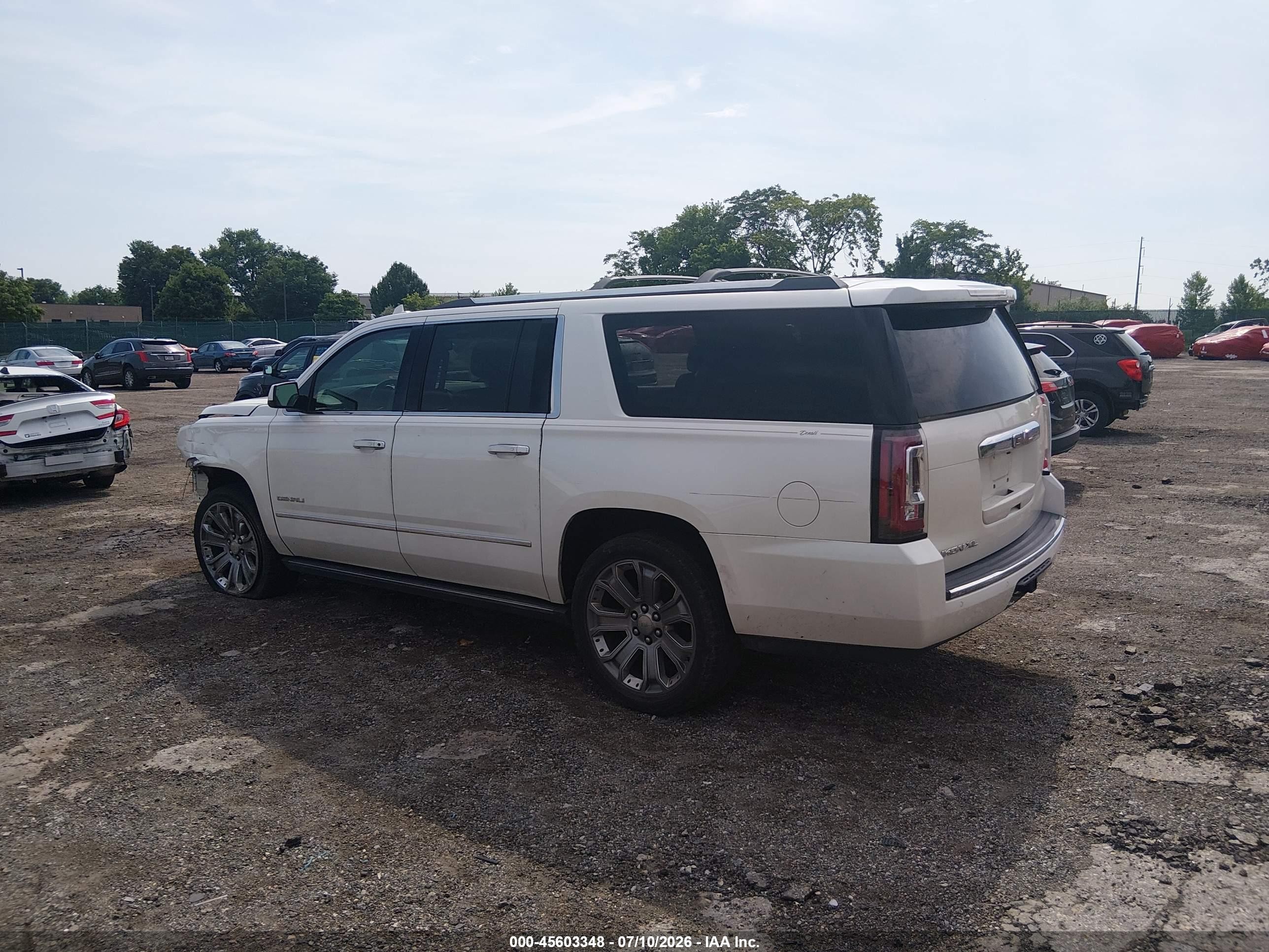 2015 Gmc Yukon Xl 1500 Denali White vin: 1GKS2JKJ2FR565812