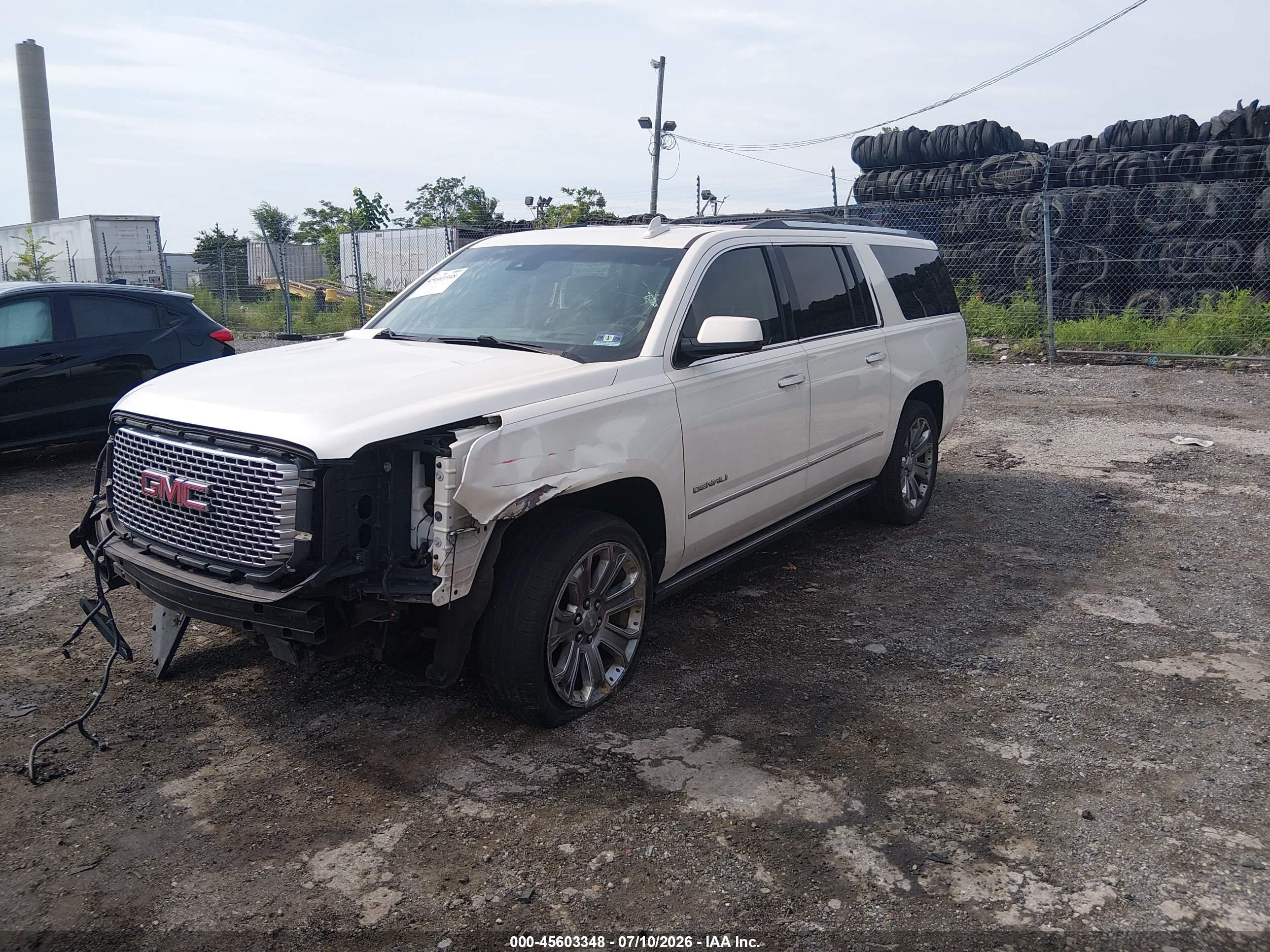 2015 Gmc Yukon Xl 1500 Denali White vin: 1GKS2JKJ2FR565812