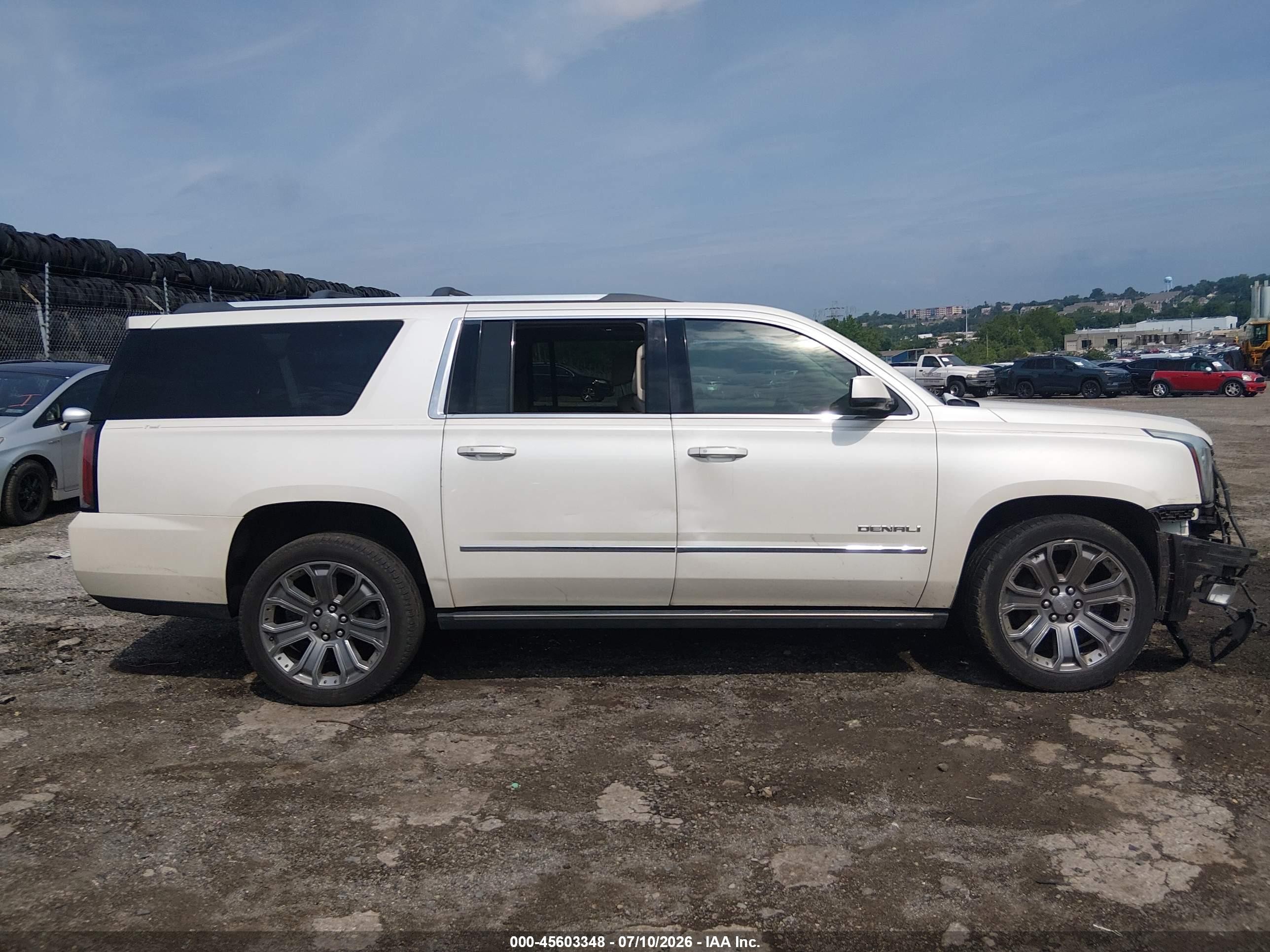 2015 Gmc Yukon Xl 1500 Denali White vin: 1GKS2JKJ2FR565812
