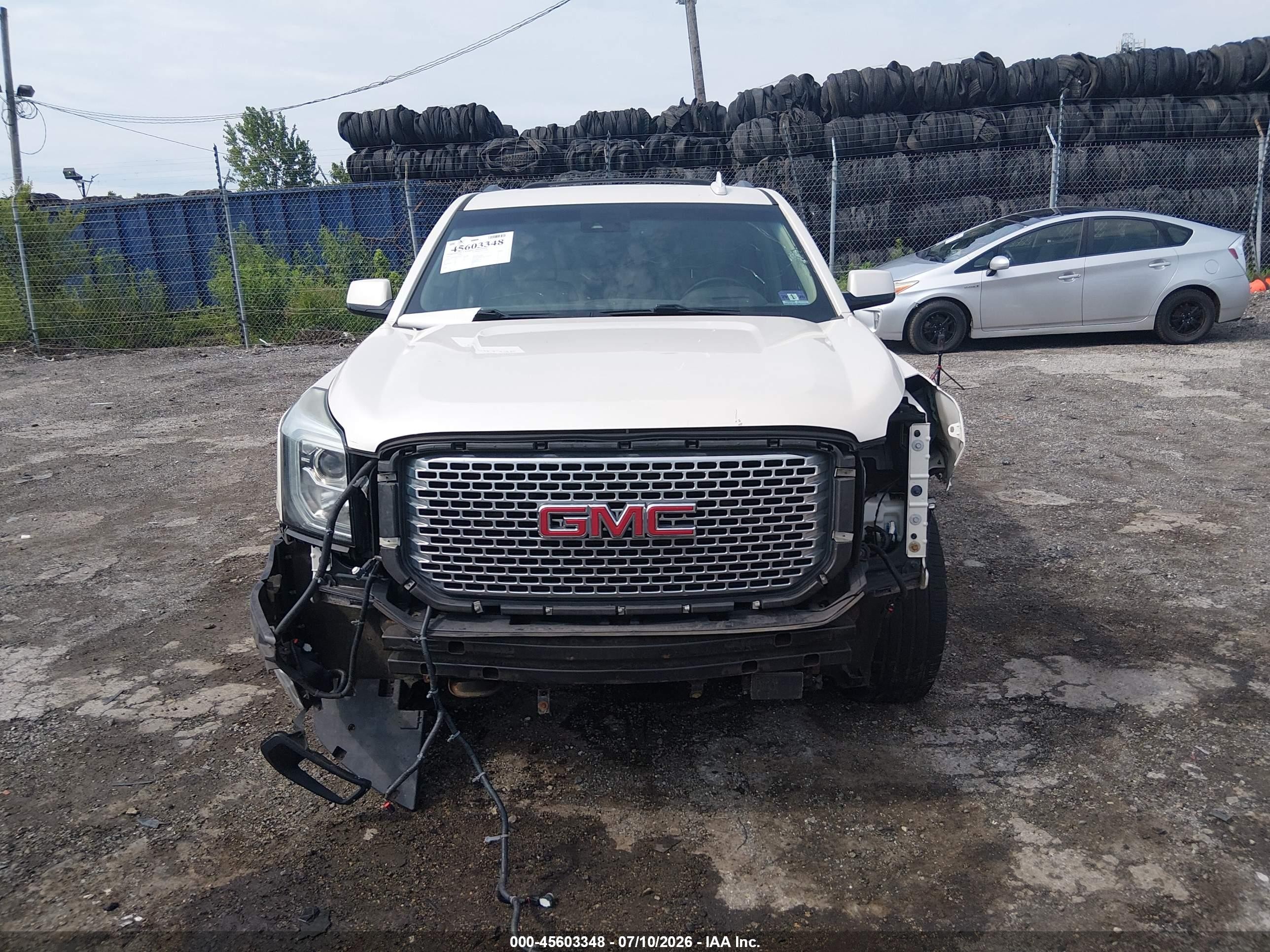 2015 Gmc Yukon Xl 1500 Denali White vin: 1GKS2JKJ2FR565812