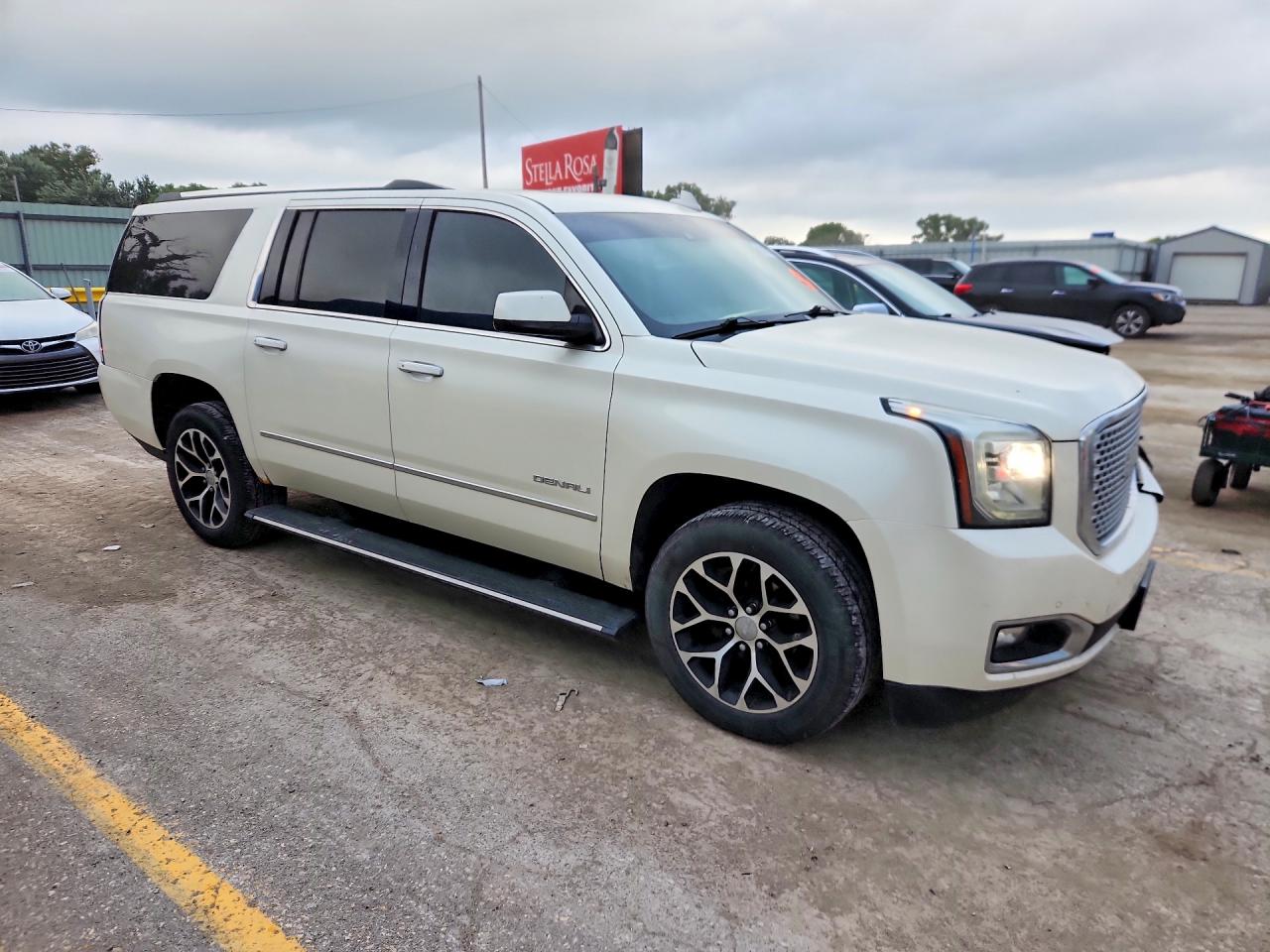 2015 Gmc Yukon Xl Denali White vin: 1GKS2JKJ3FR552468