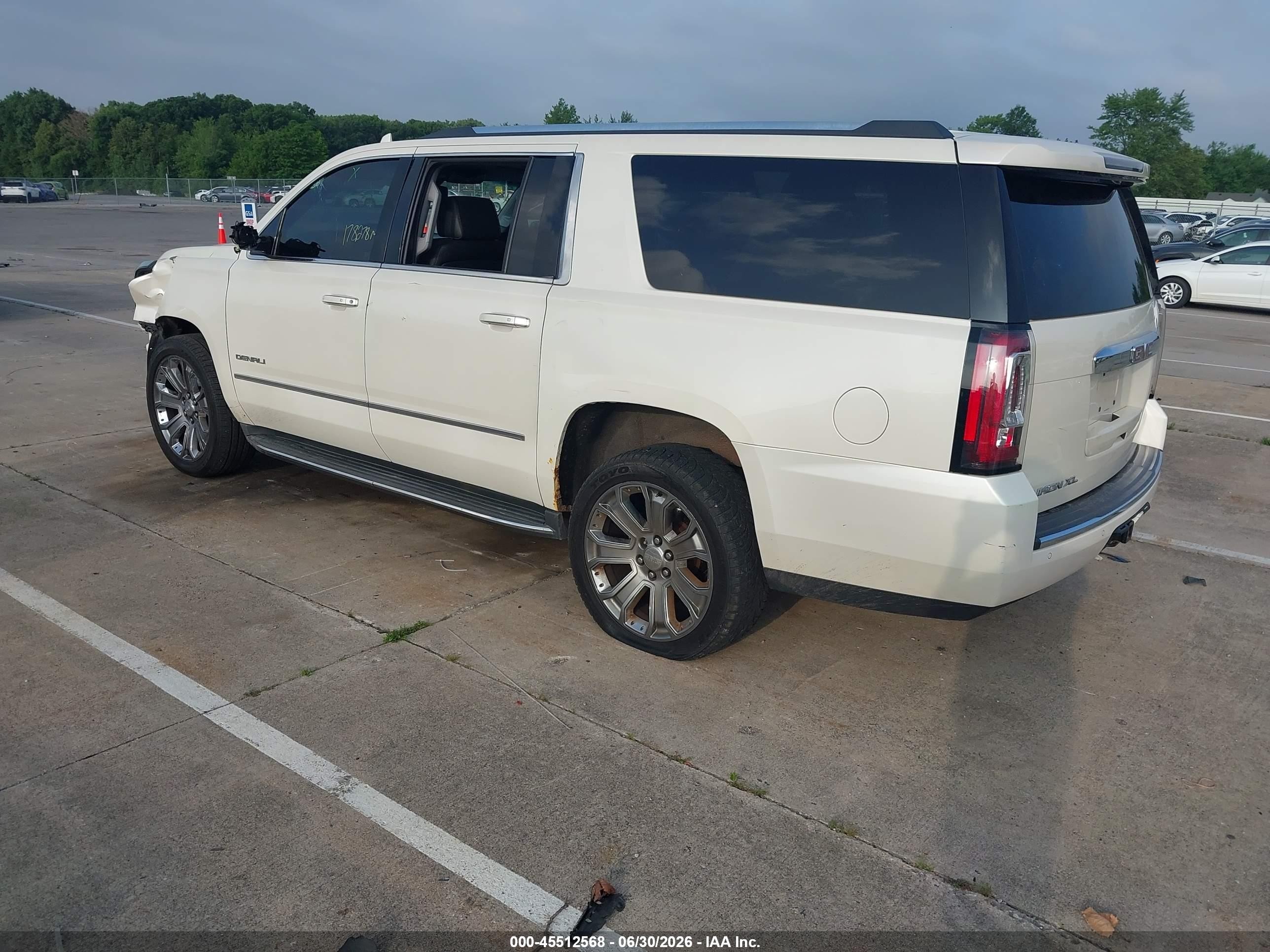 2015 Gmc Yukon Xl 1500 Denali White vin: 1GKS2JKJ3FR673856