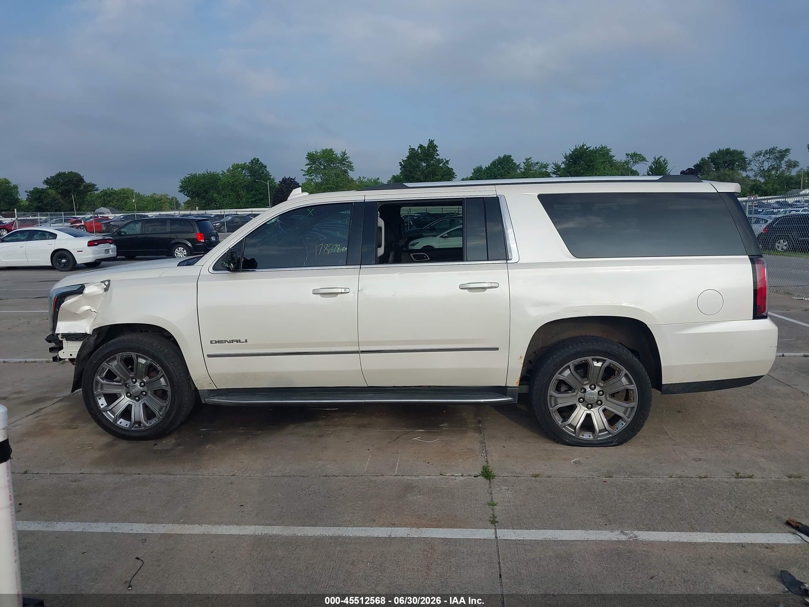 2015 Gmc Yukon Xl 1500 Denali White vin: 1GKS2JKJ3FR673856