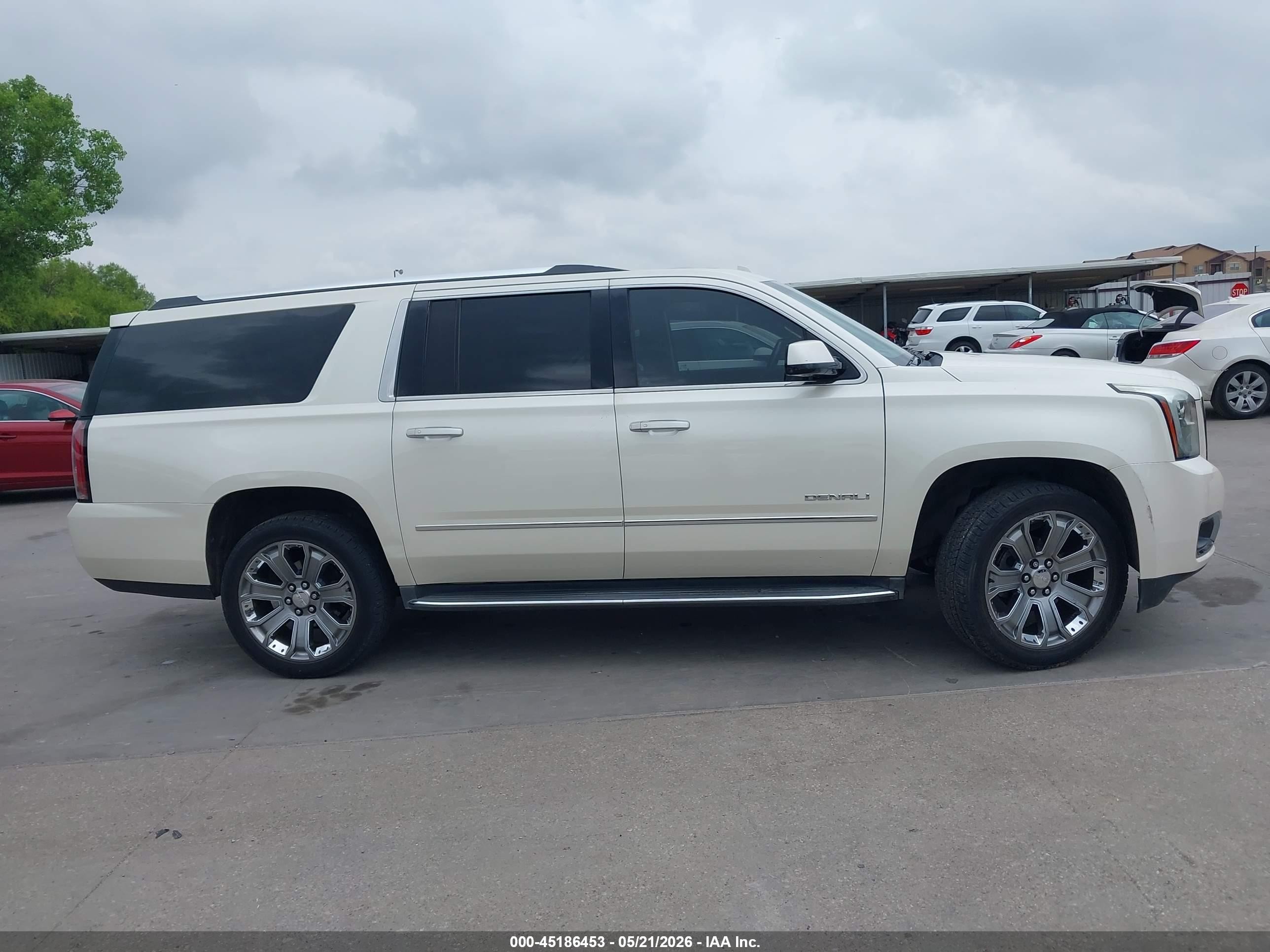 2015 Gmc Yukon Xl 1500 Denali White vin: 1GKS2JKJ3FR676756