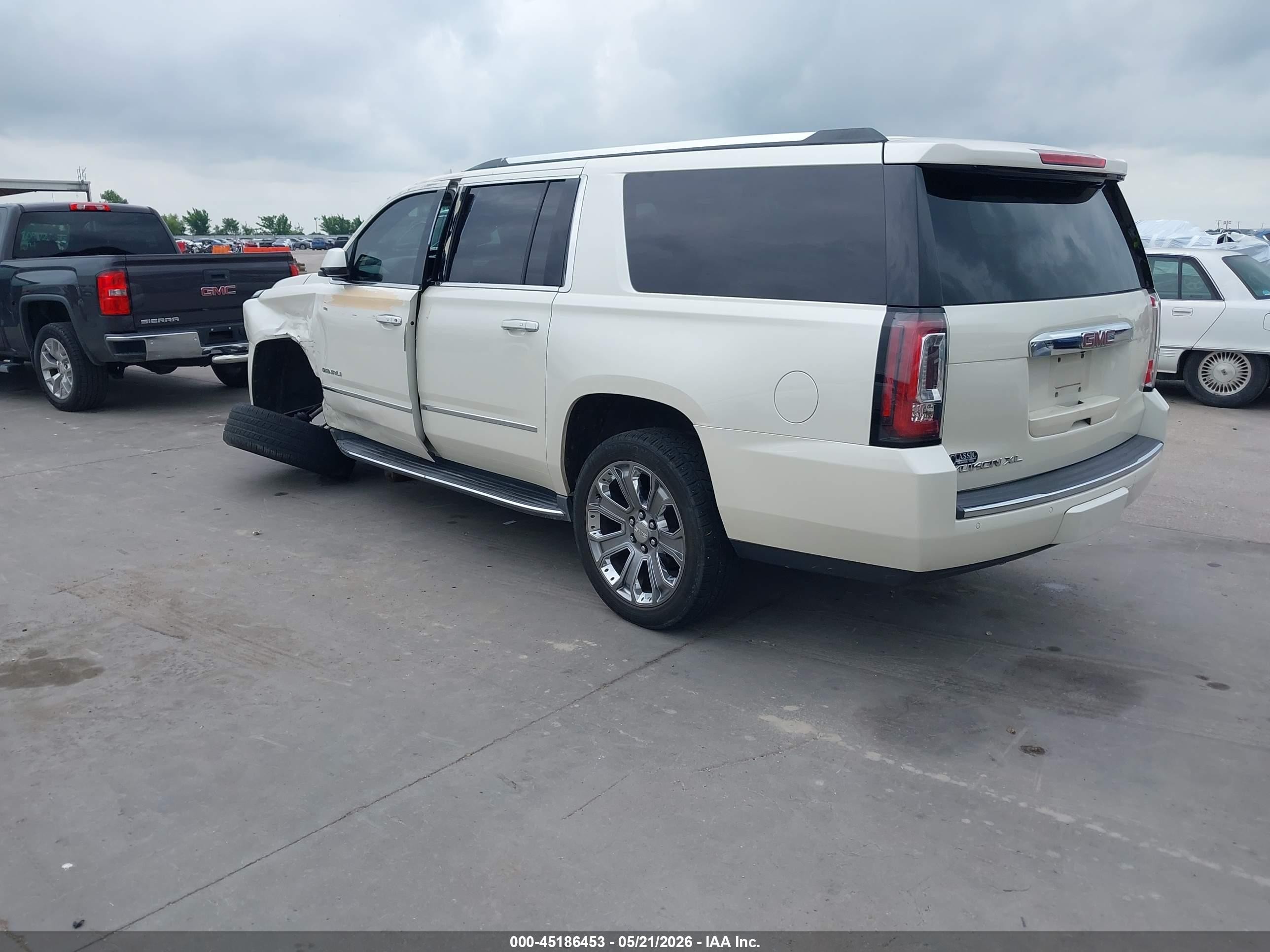 2015 Gmc Yukon Xl 1500 Denali White vin: 1GKS2JKJ3FR676756