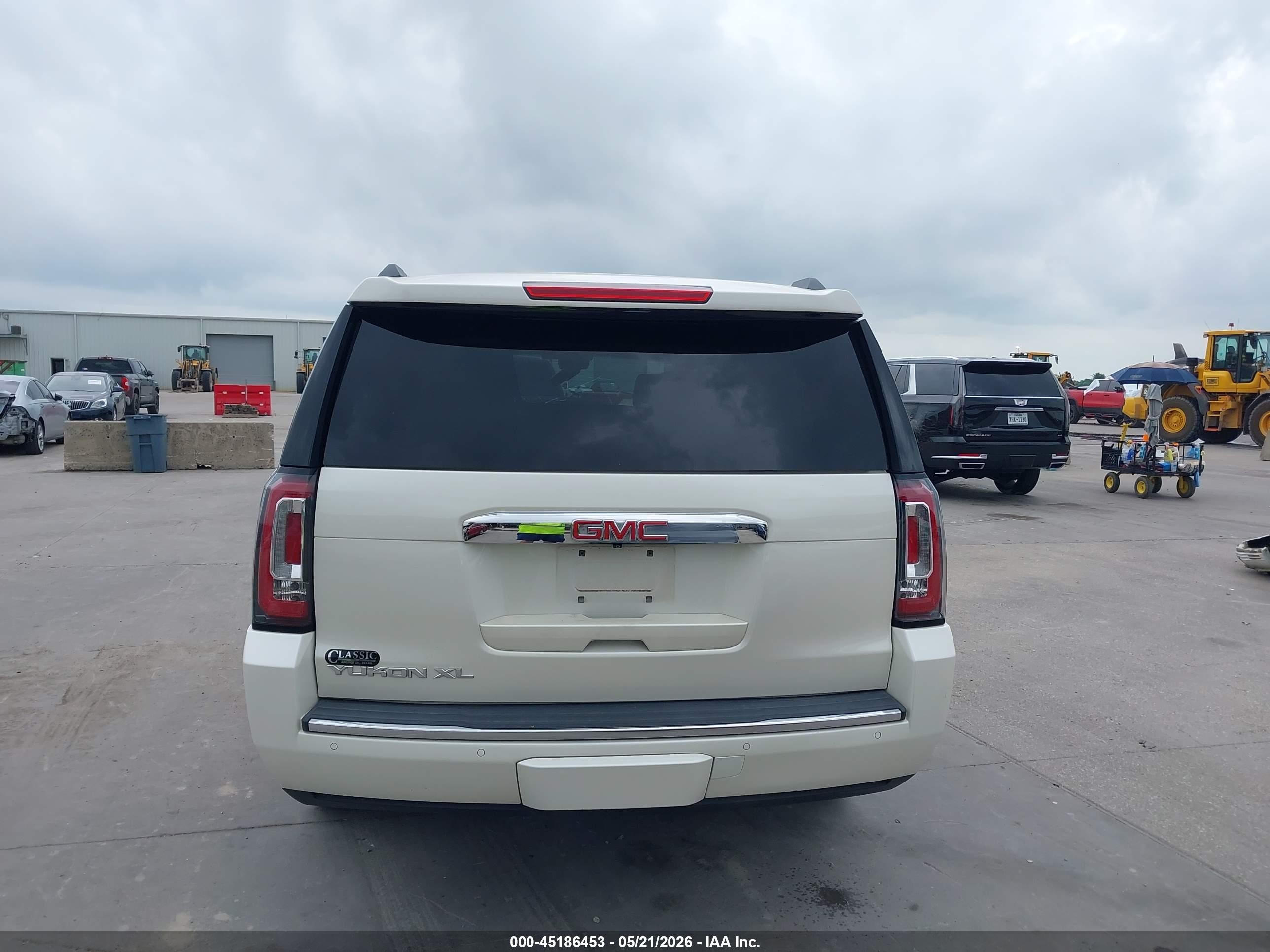 2015 Gmc Yukon Xl 1500 Denali White vin: 1GKS2JKJ3FR676756