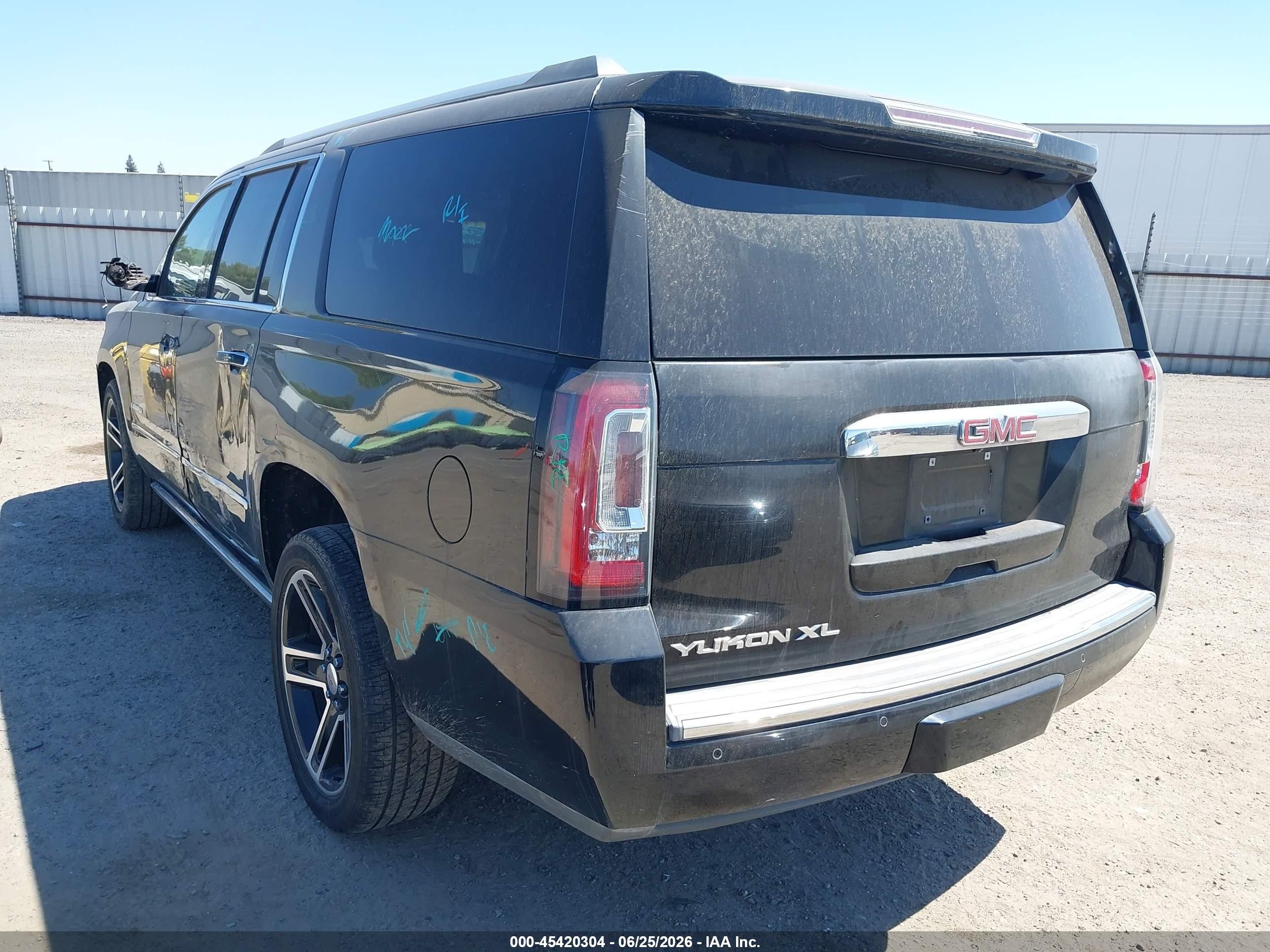 2015 Gmc Yukon Xl 1500 Denali Черный vin: 1GKS2JKJ4FR590498