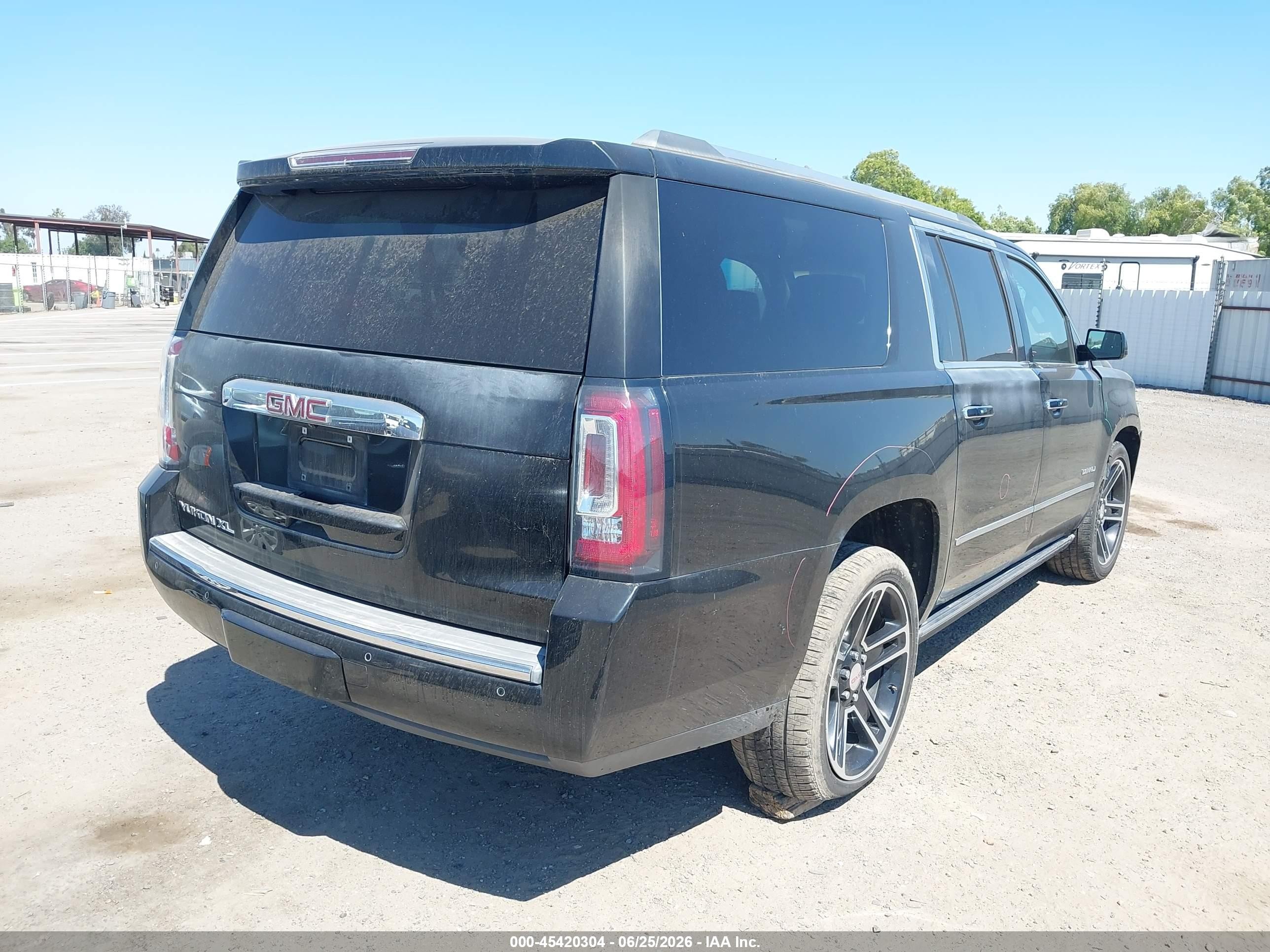 2015 Gmc Yukon Xl 1500 Denali Черный vin: 1GKS2JKJ4FR590498