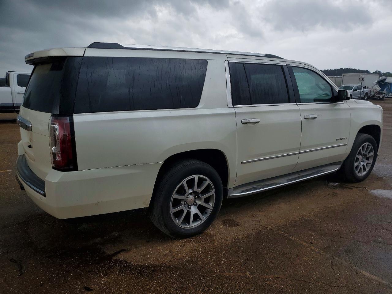 2015 Gmc Yukon Xl Denali Cream vin: 1GKS2JKJ5FR130962