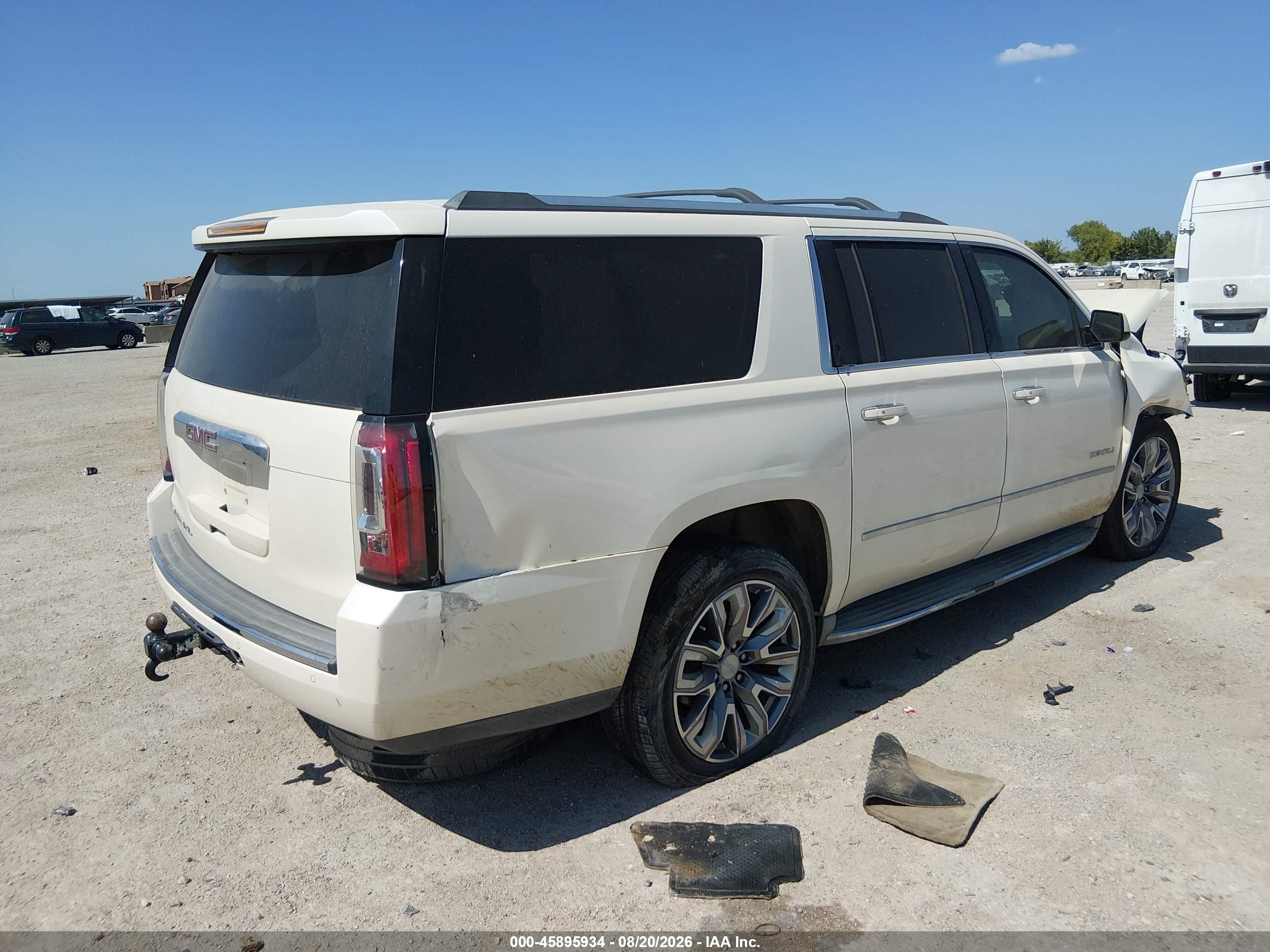2015 Gmc Yukon Xl 1500 Denali White vin: 1GKS2JKJ5FR217048