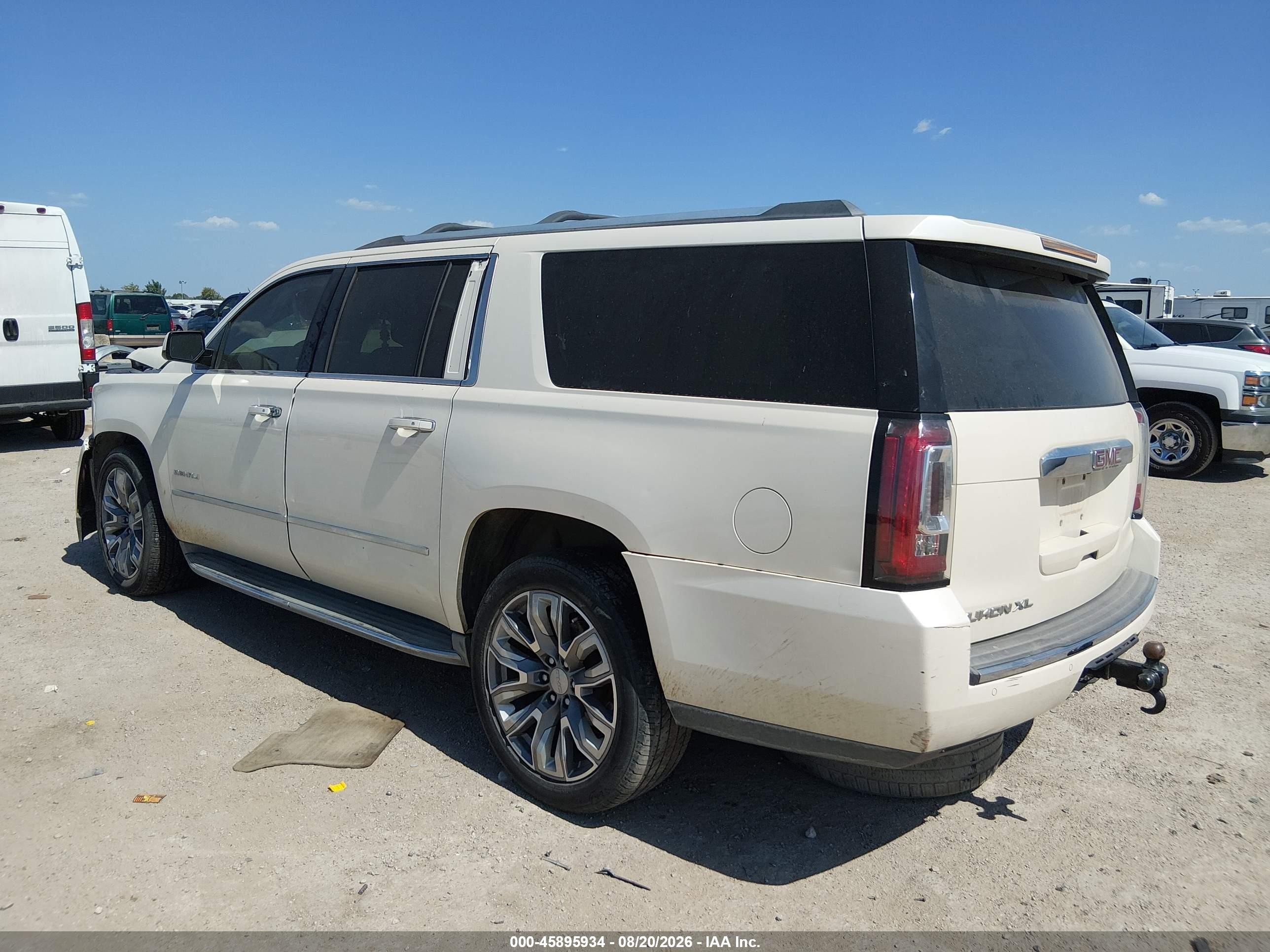 2015 Gmc Yukon Xl 1500 Denali White vin: 1GKS2JKJ5FR217048