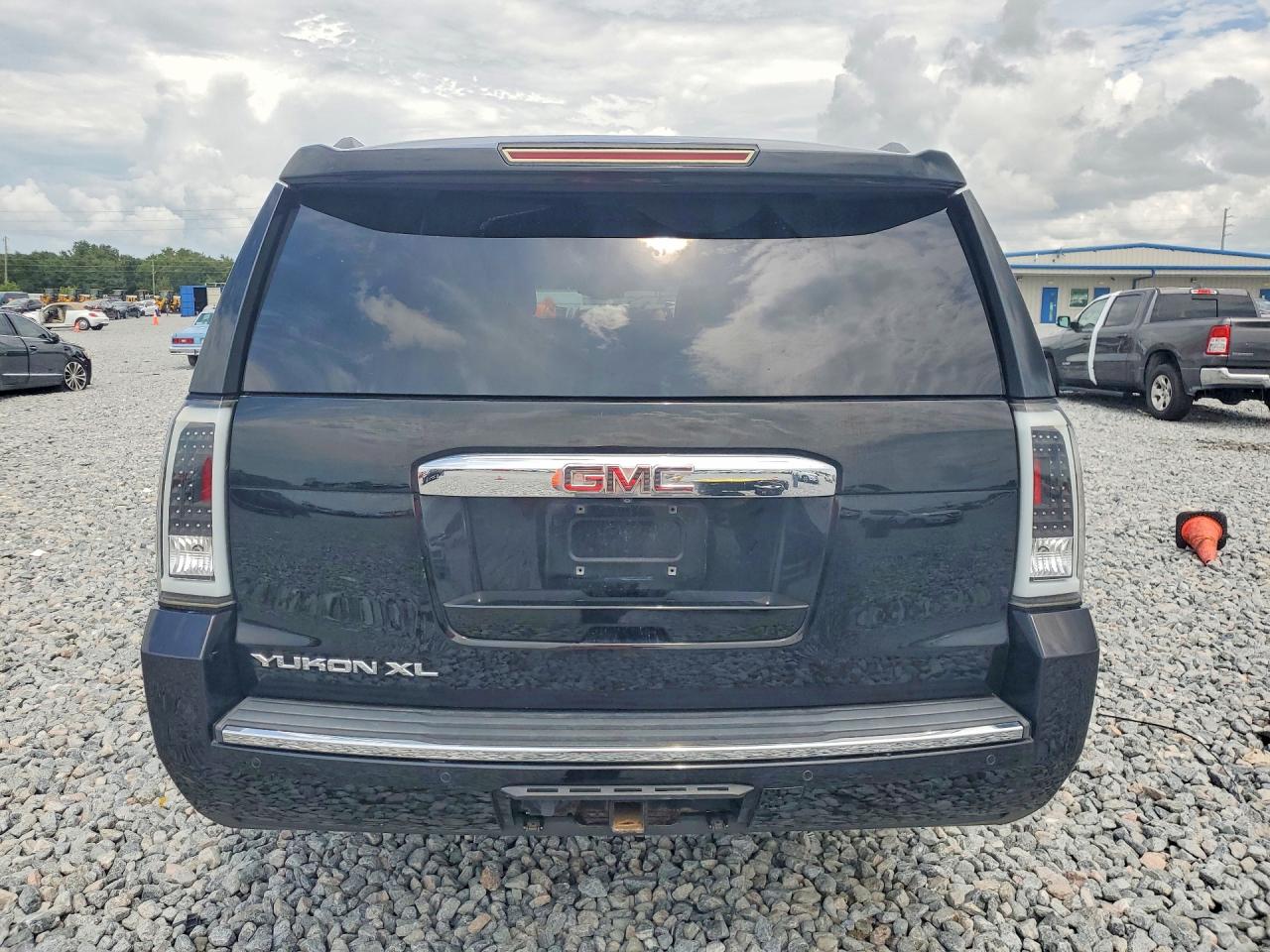 2015 Gmc Yukon Xl Denali Black vin: 1GKS2JKJ5FR227899