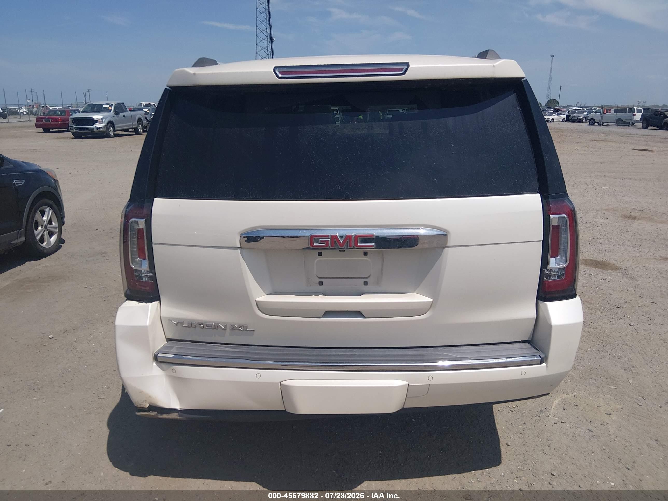 2015 Gmc Yukon Xl 1500 Denali White vin: 1GKS2JKJ6FR594584