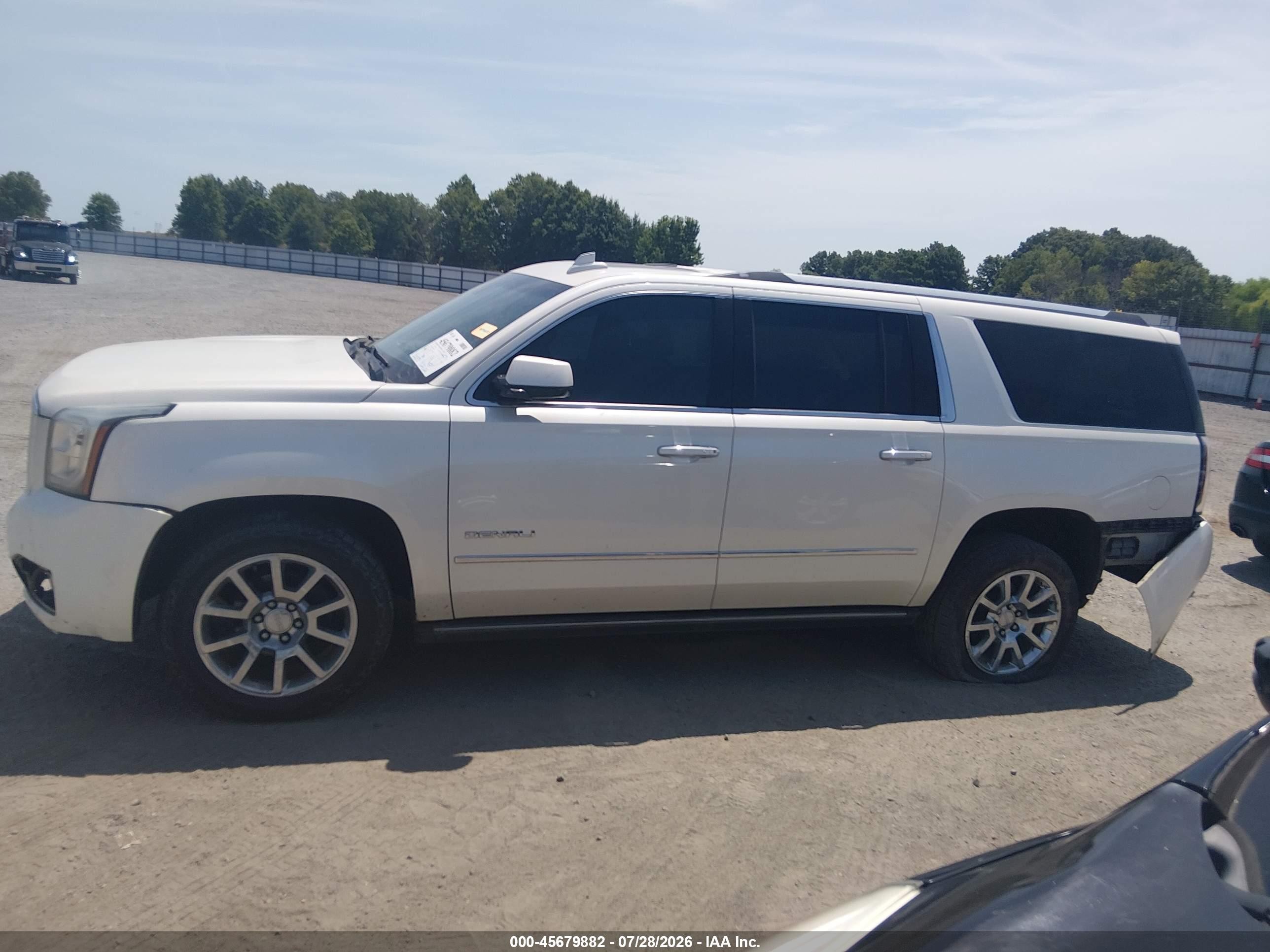 2015 Gmc Yukon Xl 1500 Denali White vin: 1GKS2JKJ6FR594584