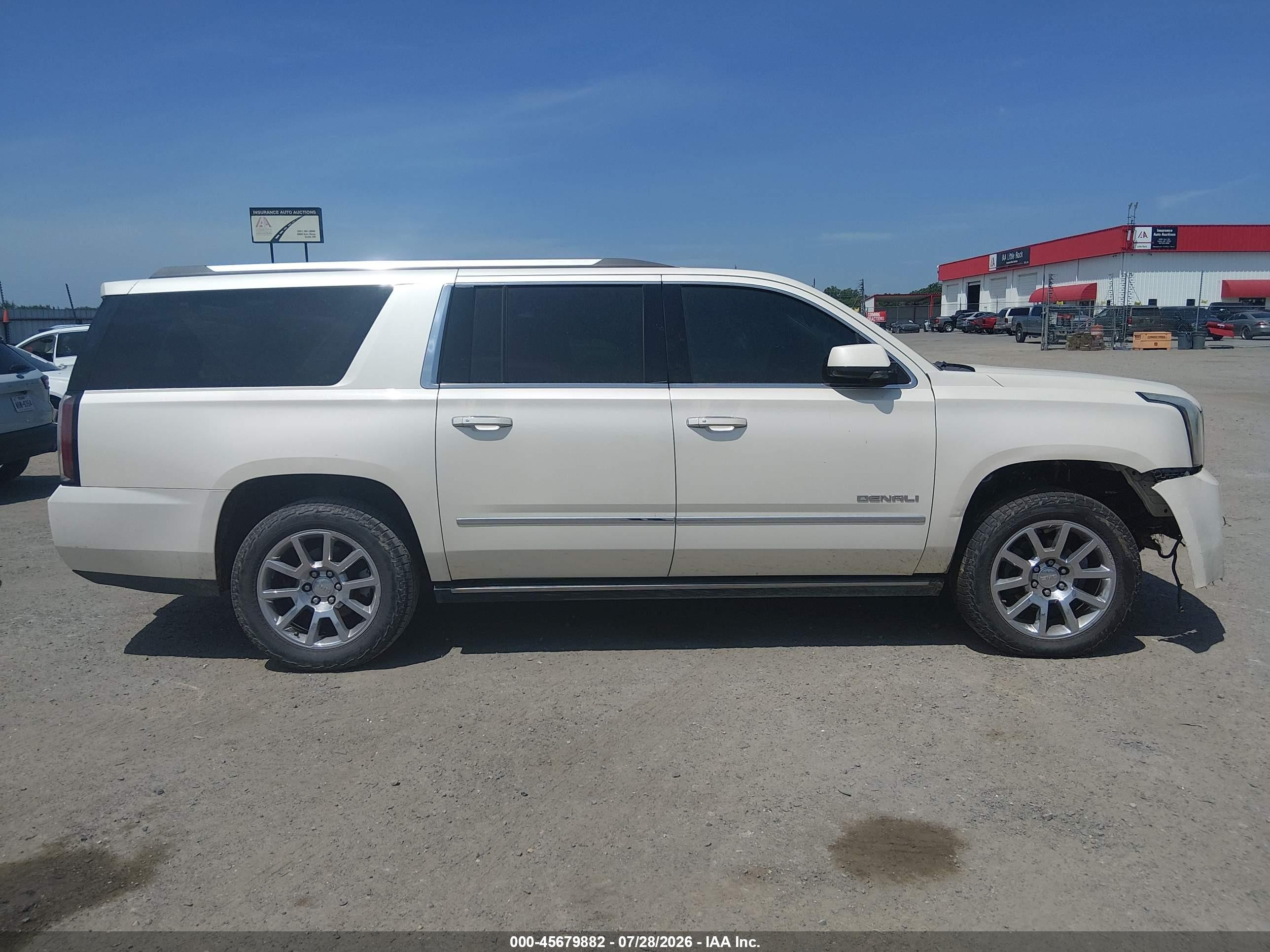 2015 Gmc Yukon Xl 1500 Denali White vin: 1GKS2JKJ6FR594584