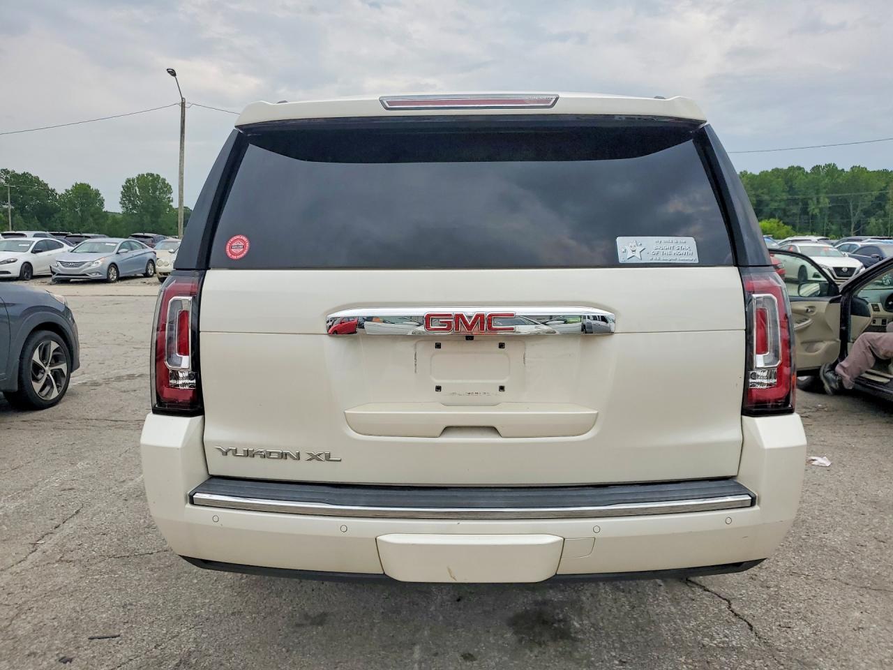 2015 Gmc Yukon Xl Denali White vin: 1GKS2JKJ8FR202608