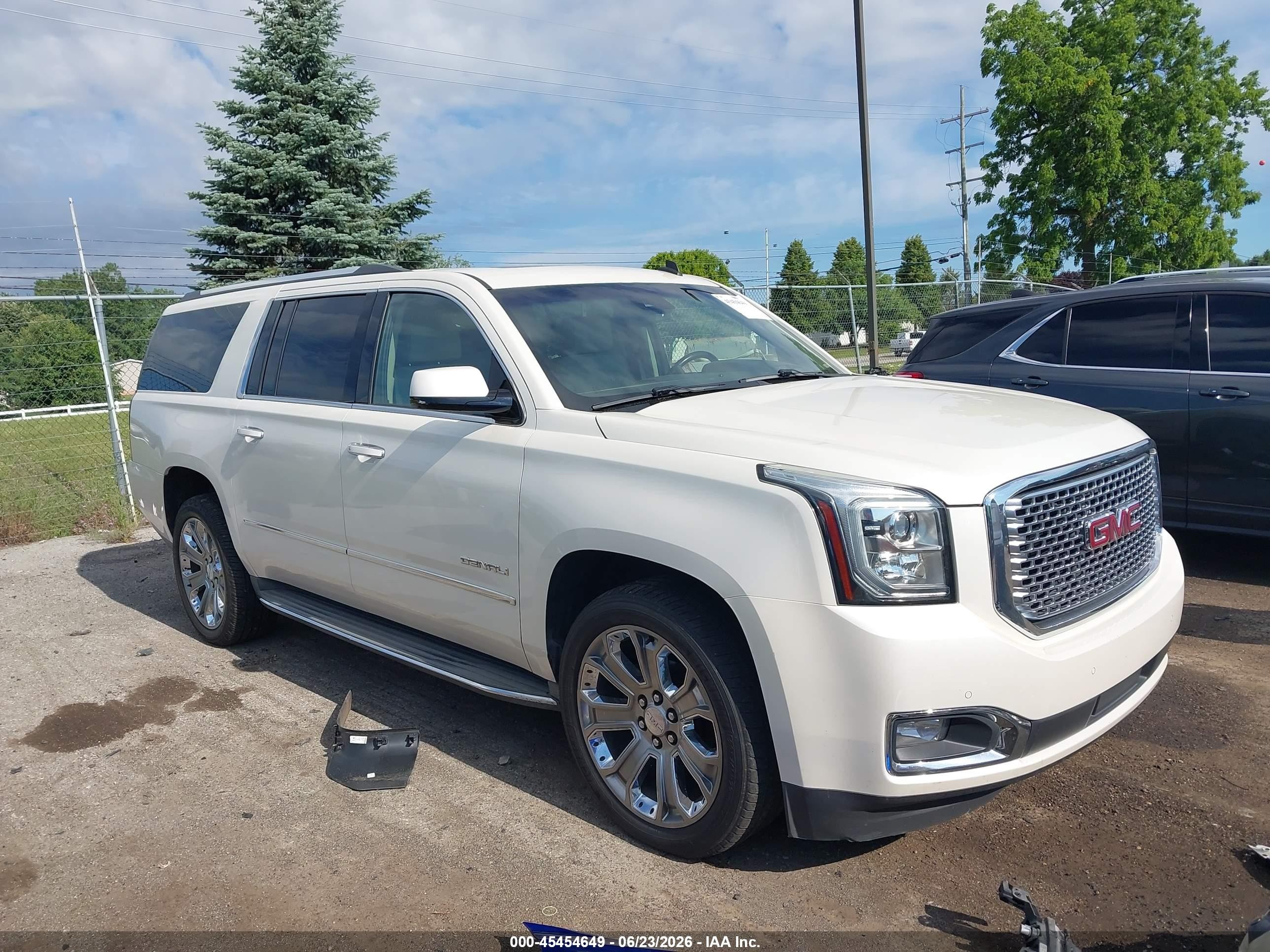 2015 Gmc Yukon Xl 1500 Denali White vin: 1GKS2JKJ8FR309173