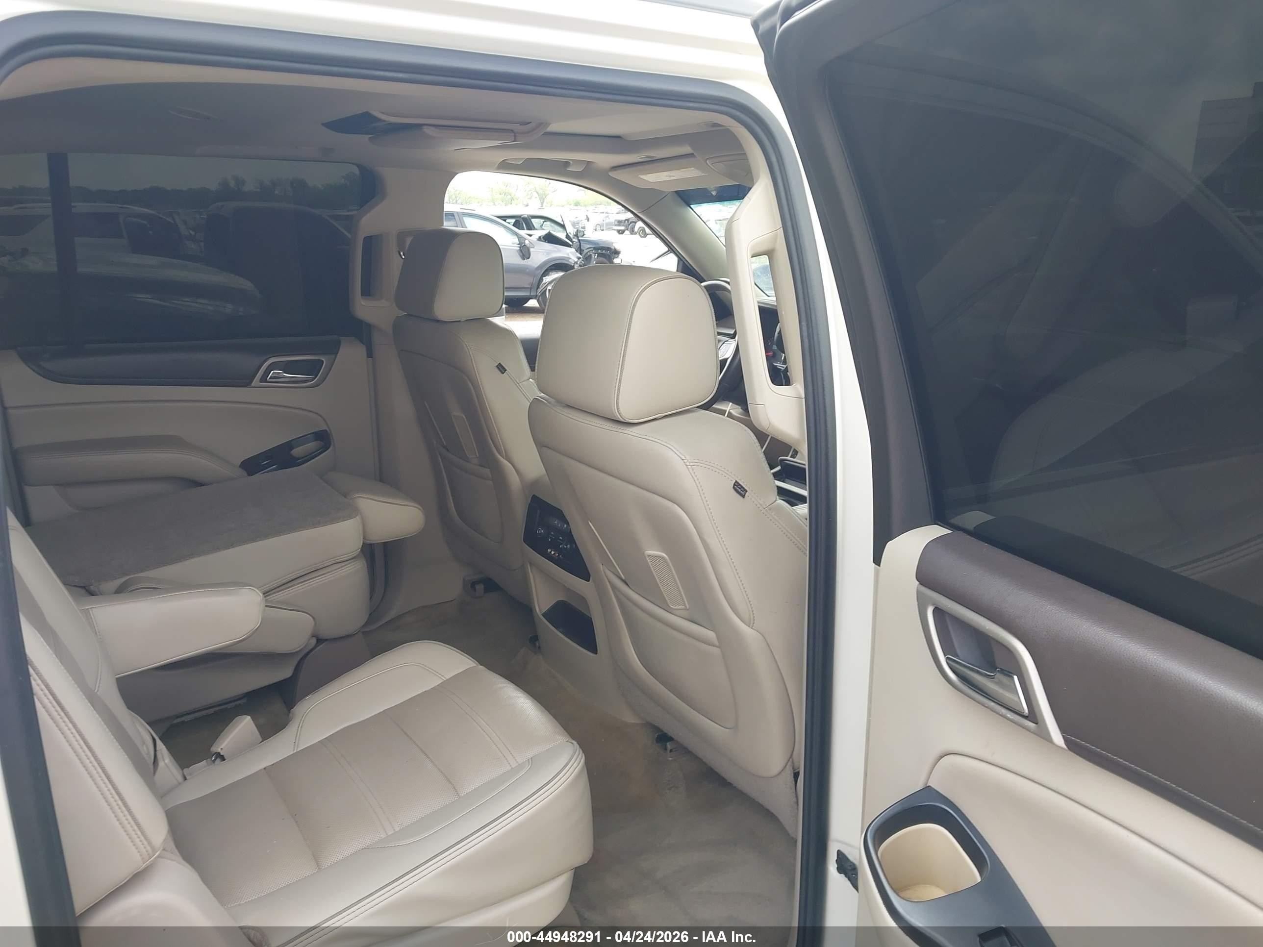 2015 Gmc Yukon Xl 1500 Denali White vin: 1GKS2JKJ8FR515559
