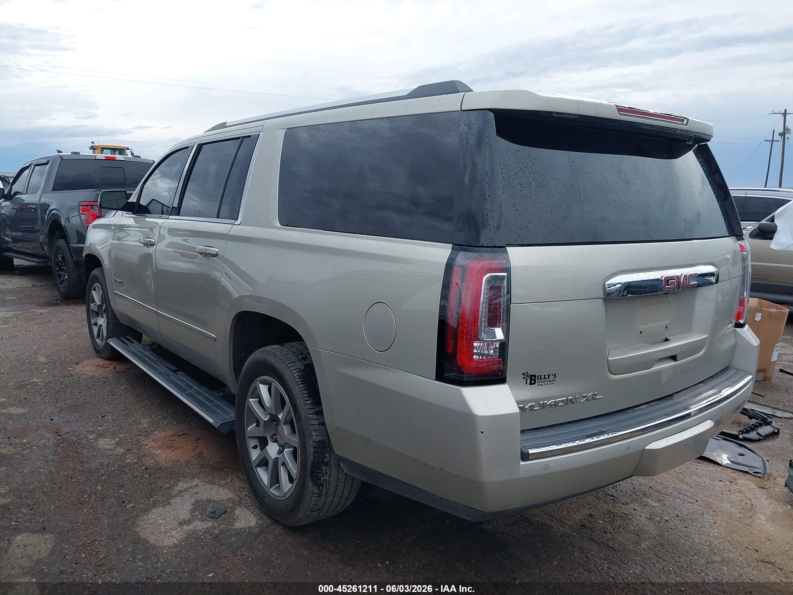 2015 Gmc Yukon Xl 1500 Denali Tan vin: 1GKS2JKJ9FR724793
