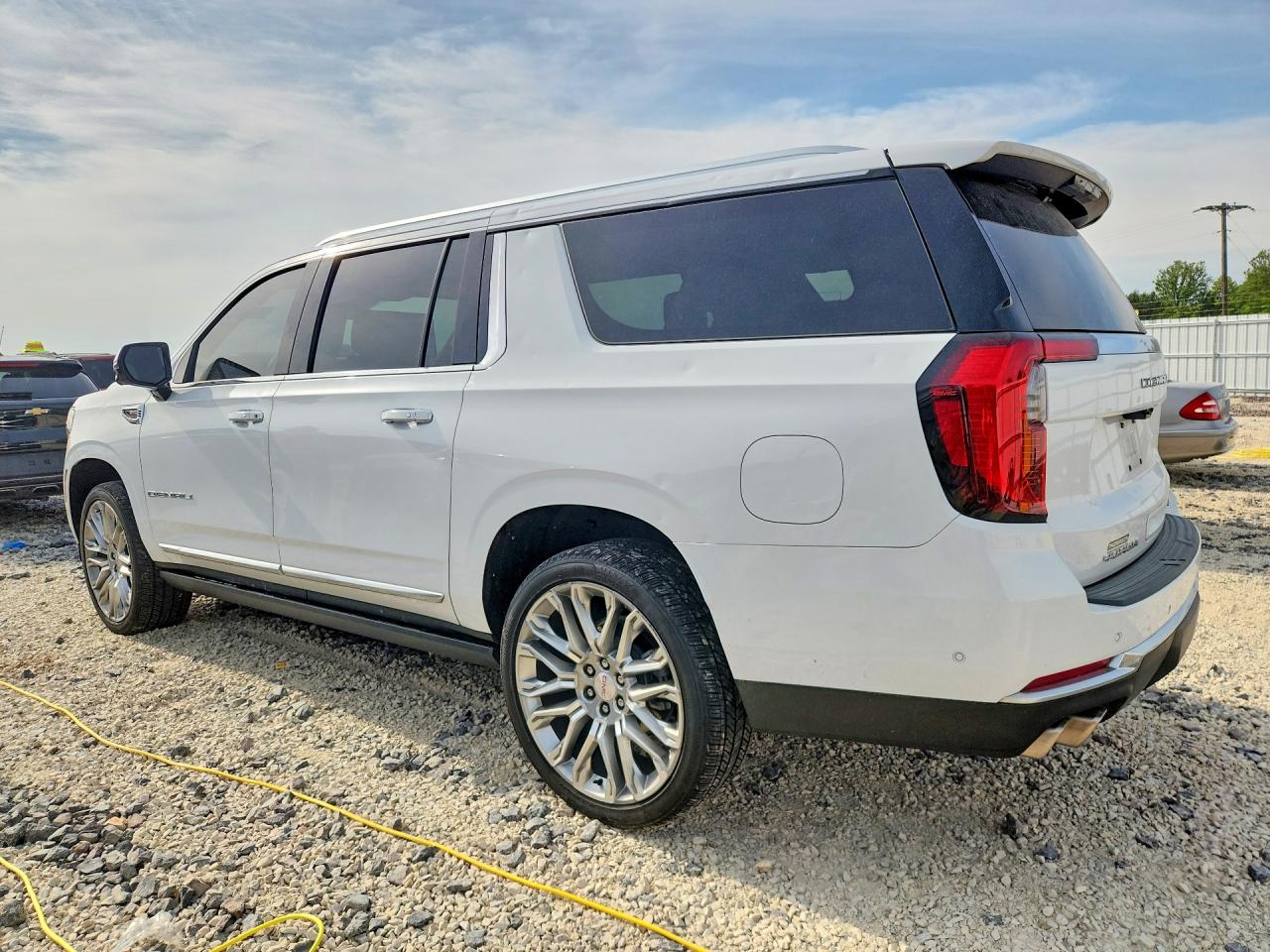 2026 Gmc Yukon Xl Denali White vin: 1GKS2JKL8TR127339