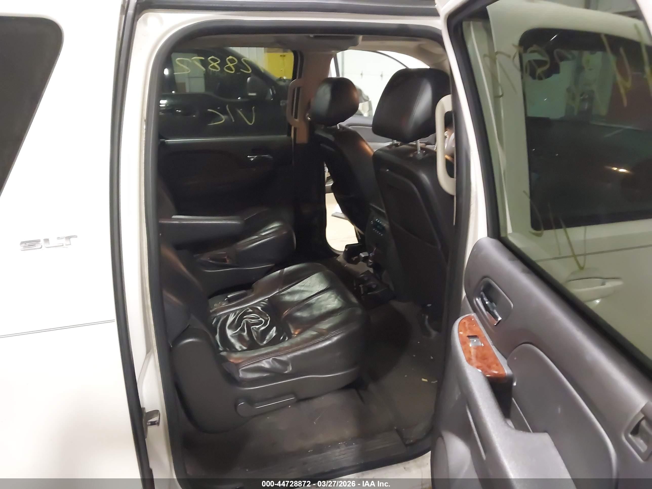 2011 Gmc Yukon Xl 1500 Slt Белый vin: 1GKS2KE37BR160932