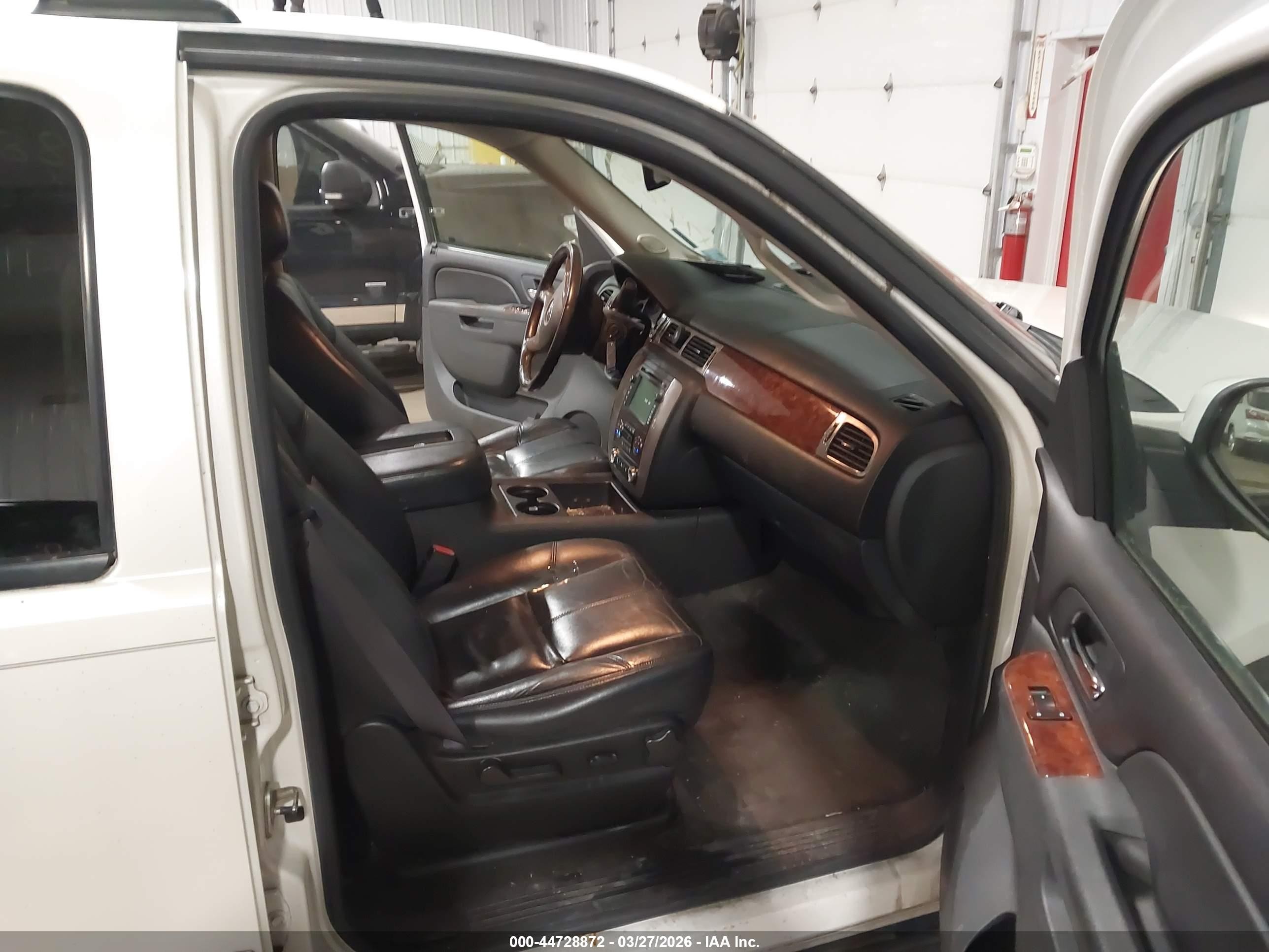 2011 Gmc Yukon Xl 1500 Slt Белый vin: 1GKS2KE37BR160932