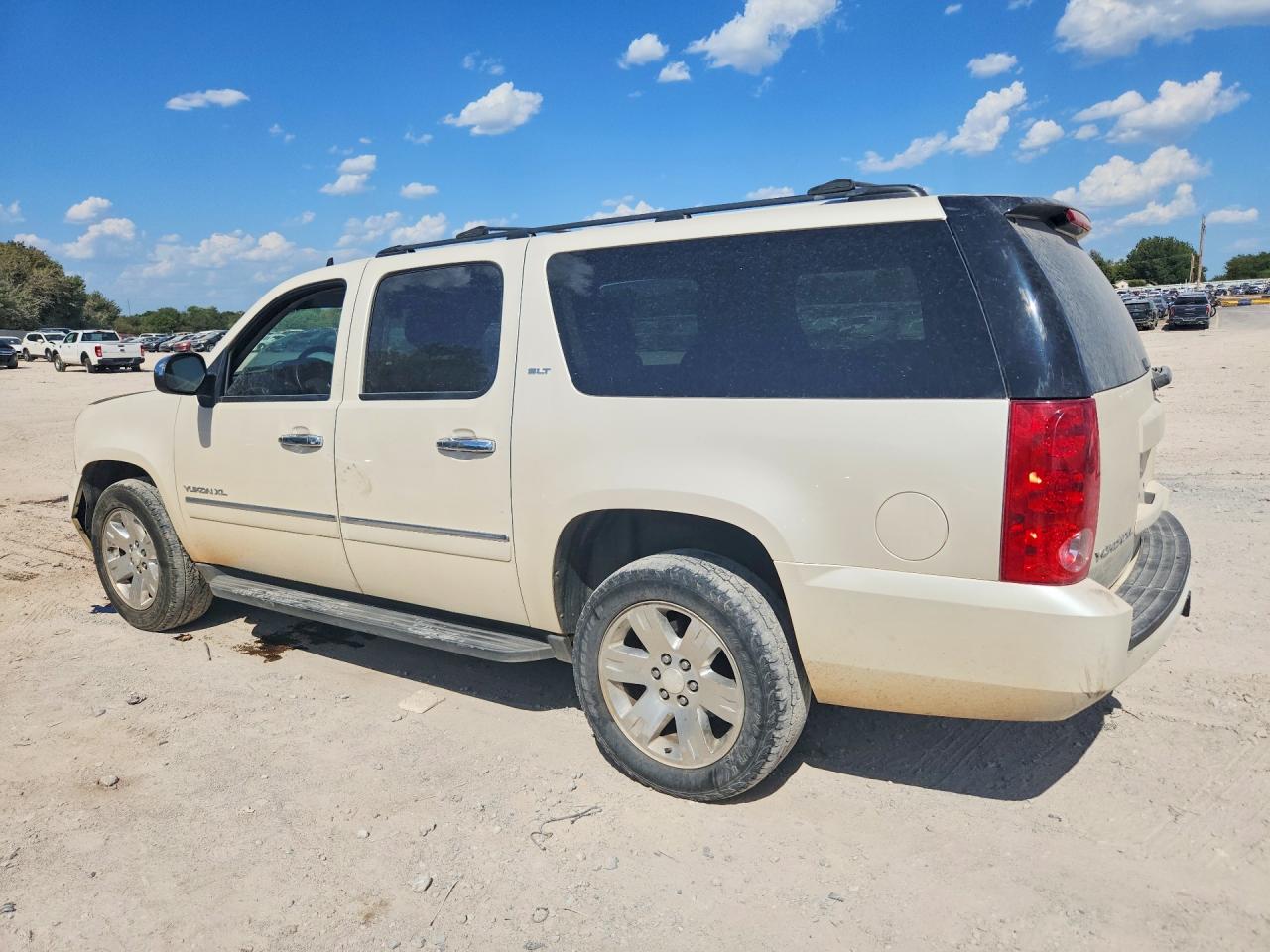 2013 Gmc Yukon Xl K1500 Slt White vin: 1GKS2KE74DR374752