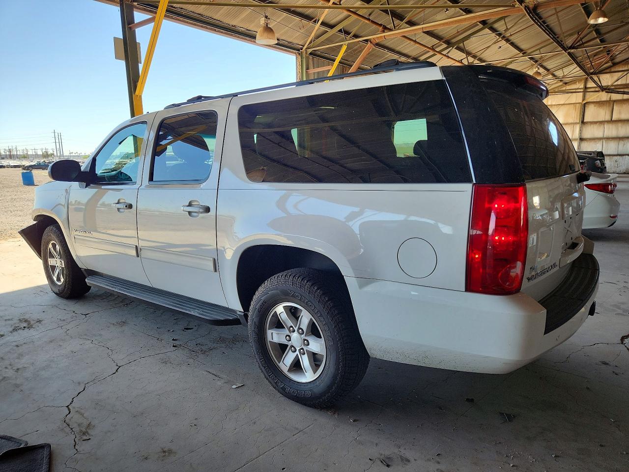 2013 Gmc Yukon Xl K1500 Slt White vin: 1GKS2KE75DR209518