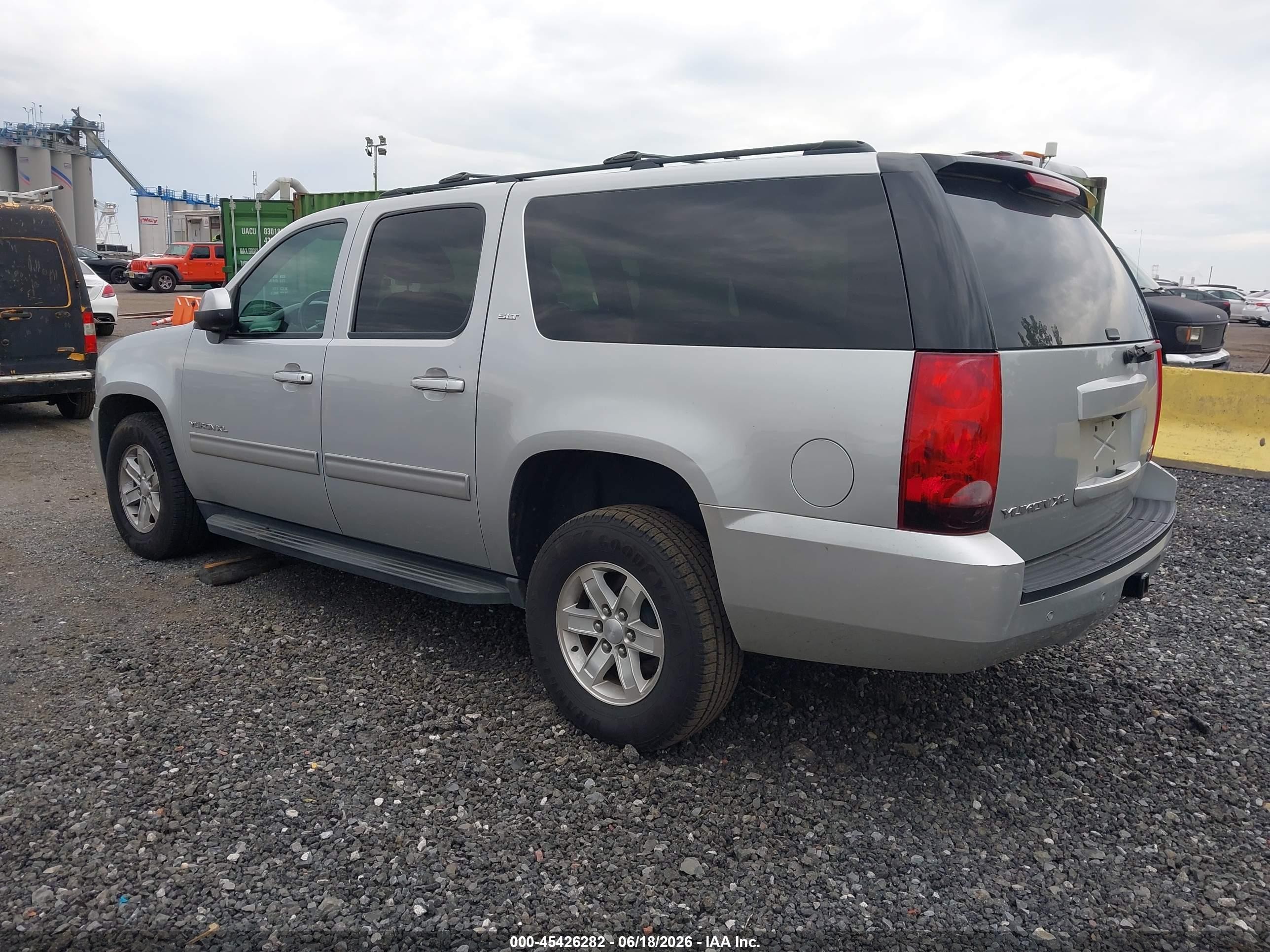 2013 Gmc Yukon Xl 1500 Slt Серебряный vin: 1GKS2KE79DR268412