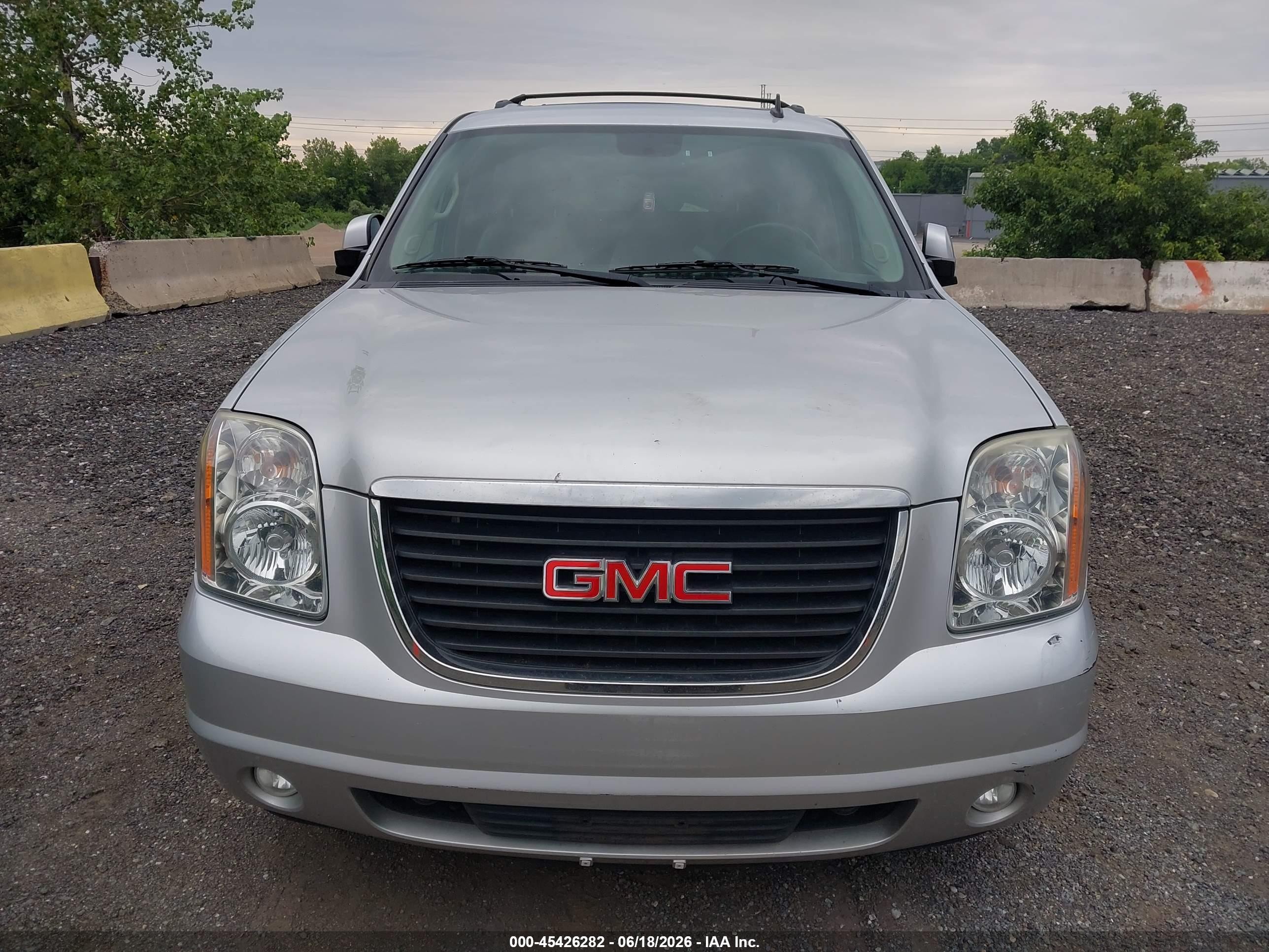 2013 Gmc Yukon Xl 1500 Slt Серебряный vin: 1GKS2KE79DR268412