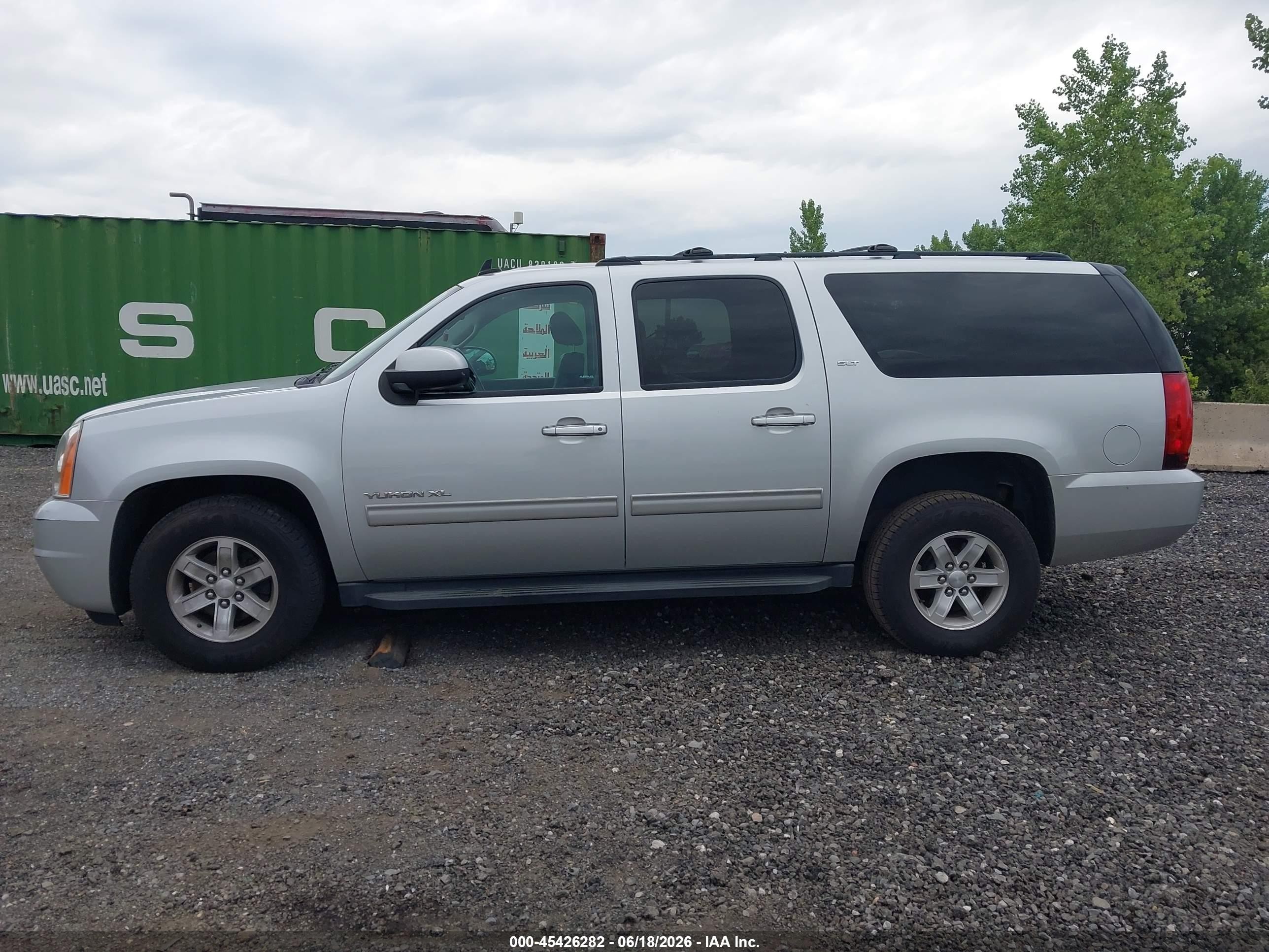2013 Gmc Yukon Xl 1500 Slt Серебряный vin: 1GKS2KE79DR268412