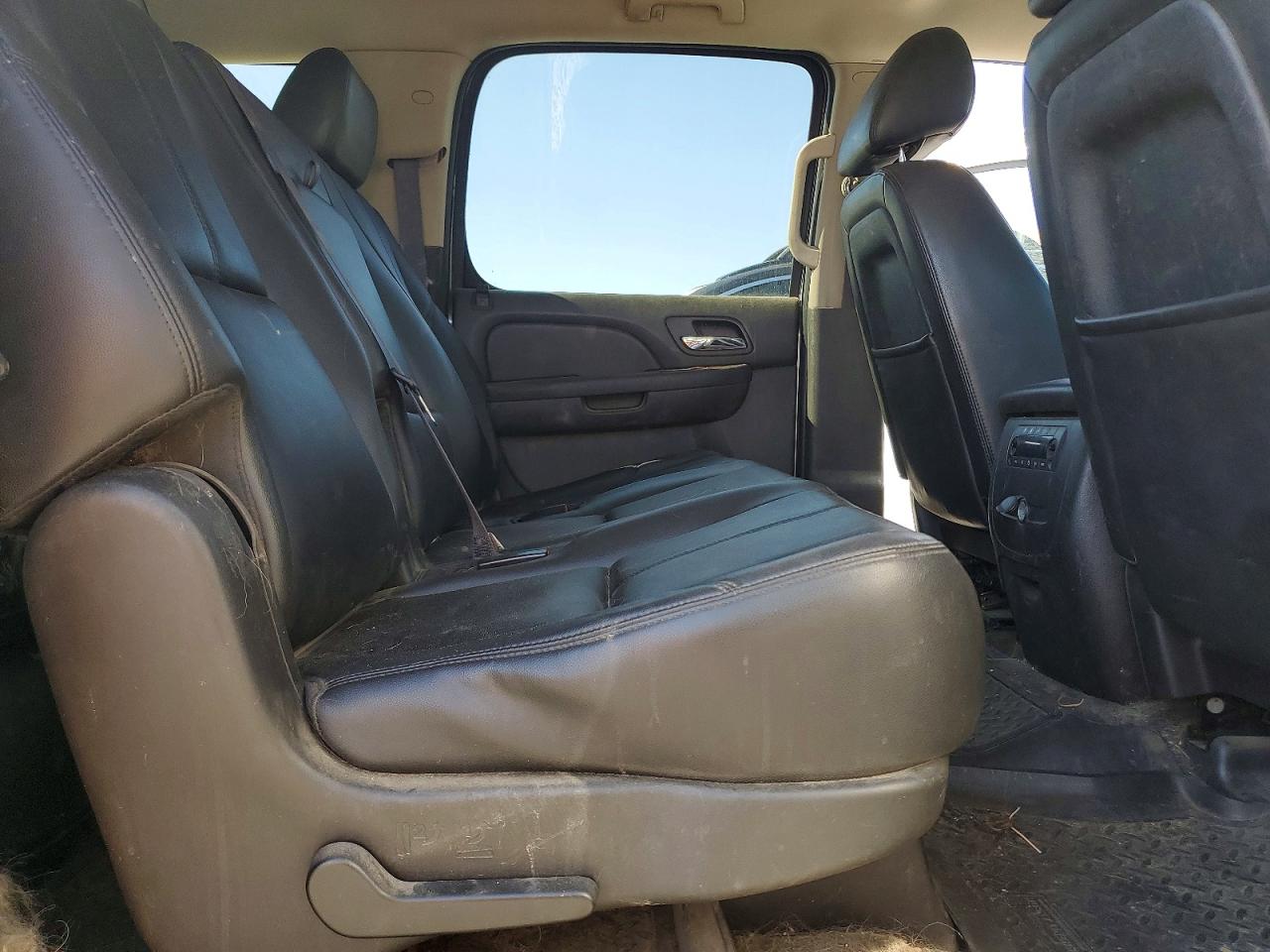 2013 Gmc Yukon Xl K1500 Slt Silver vin: 1GKS2KE7XDR305385