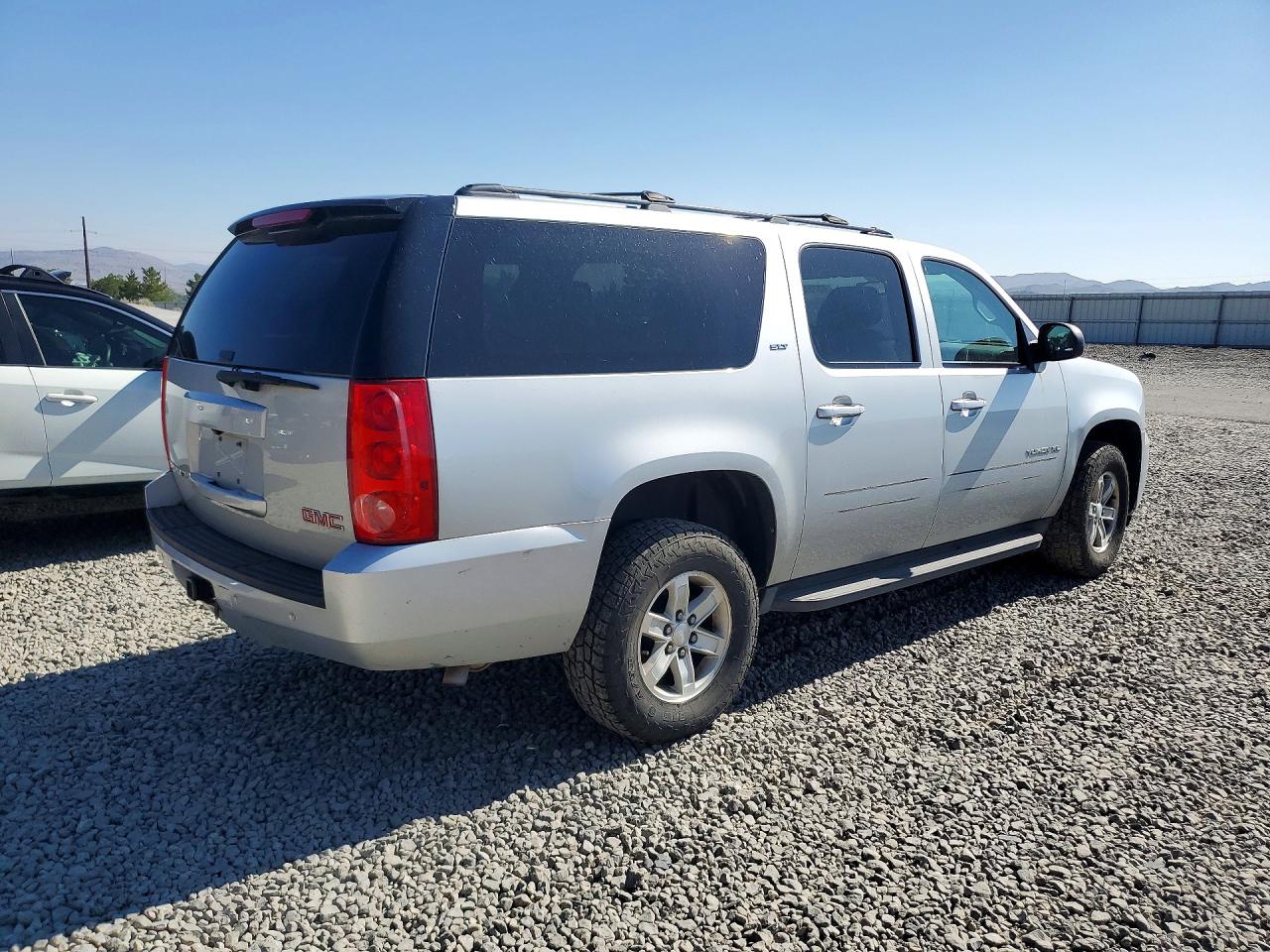 2013 Gmc Yukon Xl K1500 Slt Silver vin: 1GKS2KE7XDR305385