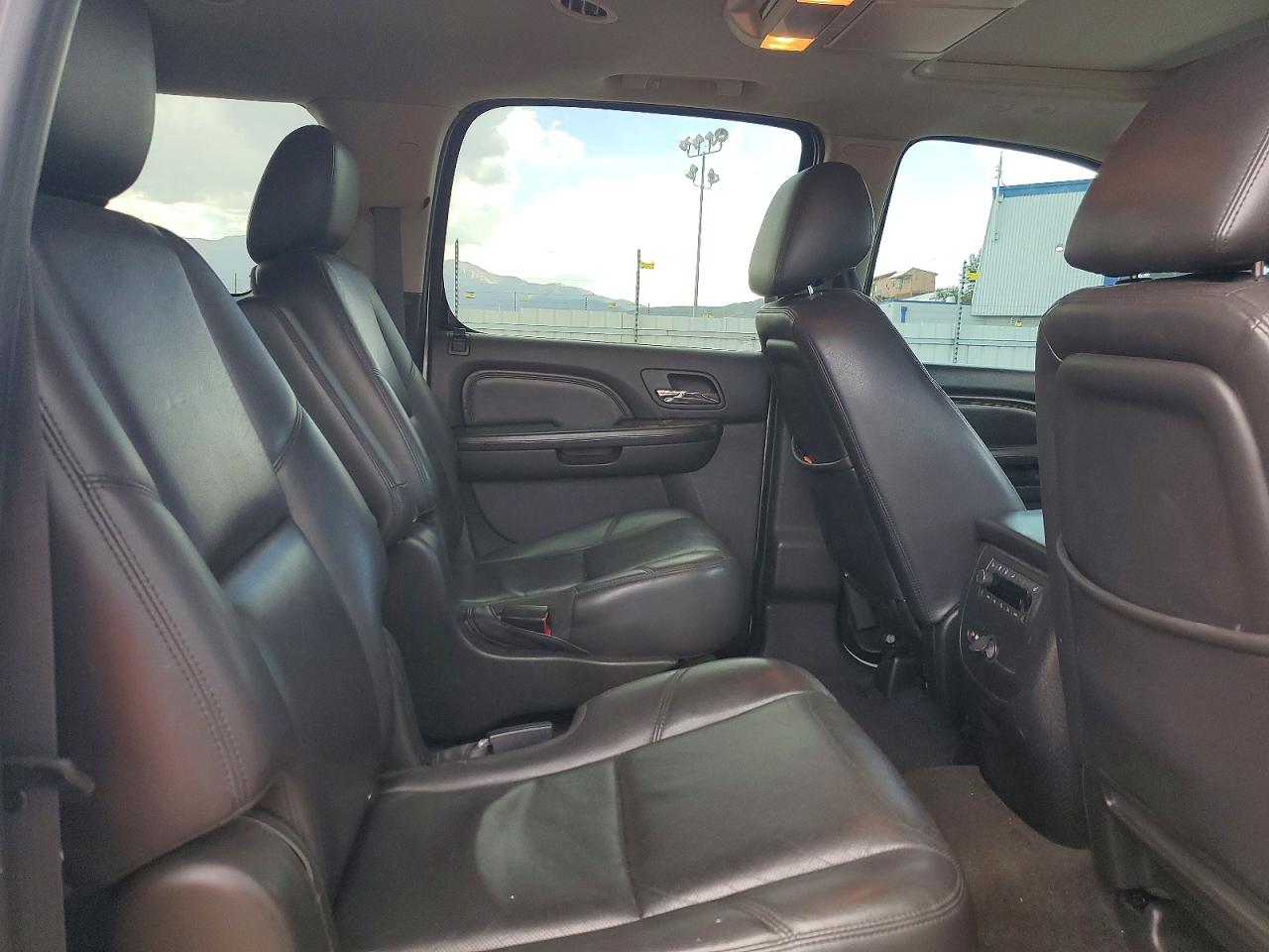 2011 Gmc Yukon Xl Denali Cream vin: 1GKS2MEF0BR394528