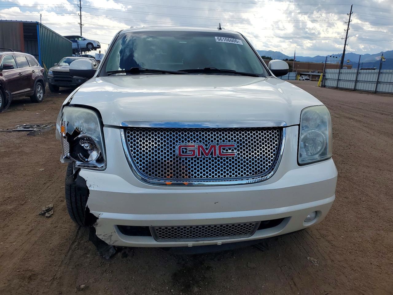 2011 Gmc Yukon Xl Denali Cream vin: 1GKS2MEF0BR394528