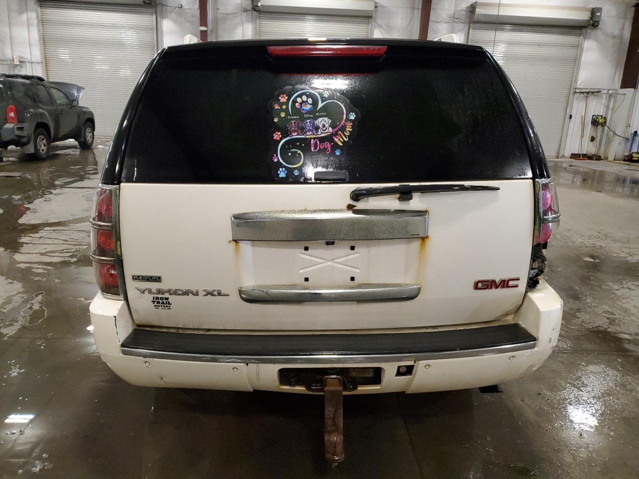 2012 Gmc Yukon Xl Denali White vin: 1GKS2MEF0CR159788 Damage: Lift Gate, Dent(S) W/ Paint Dmg, 4 To 5 Inches