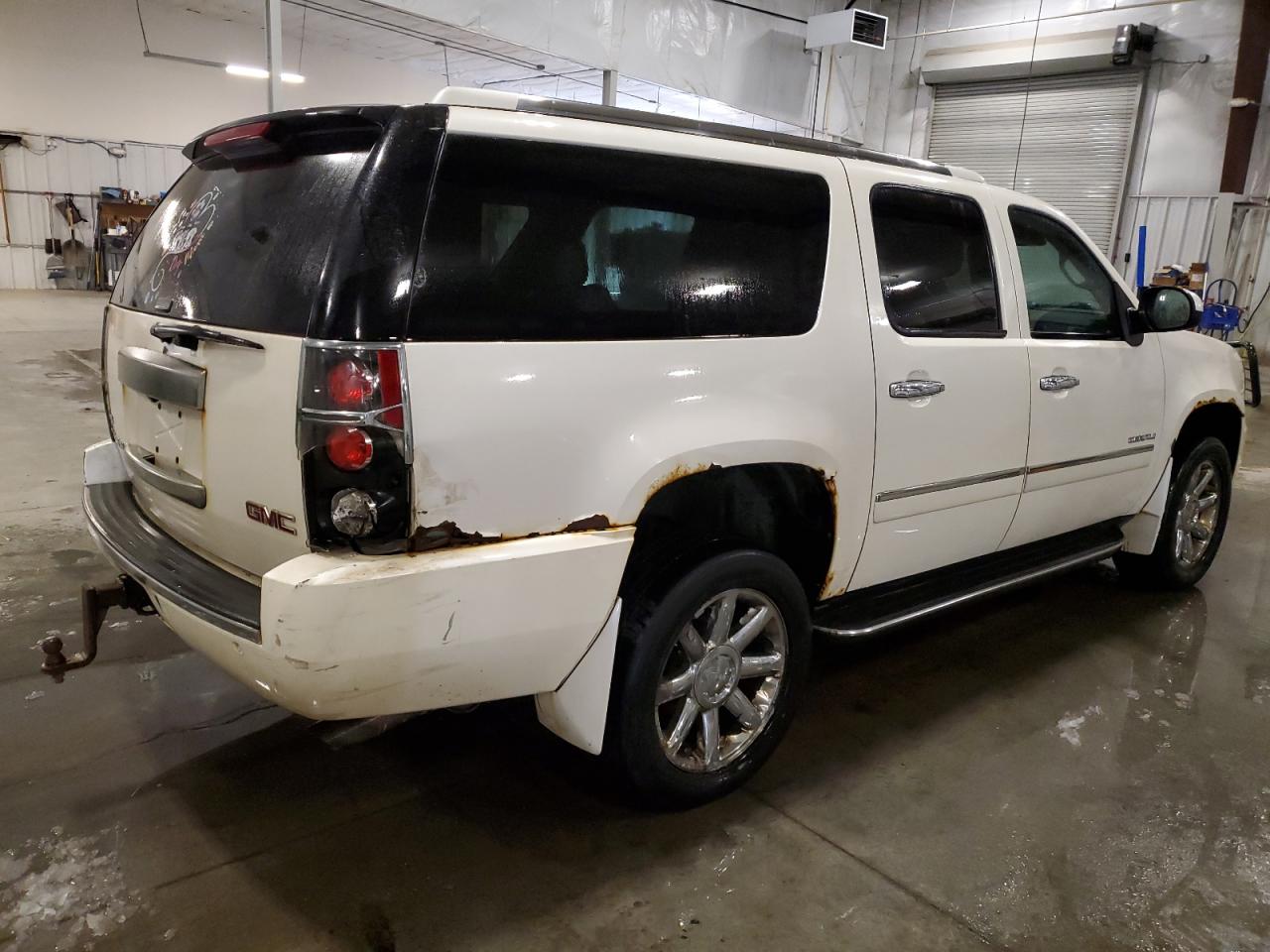2012 Gmc Yukon Xl Denali White vin: 1GKS2MEF0CR159788 Damage: Right Tail Light, Broken, Replacement Required