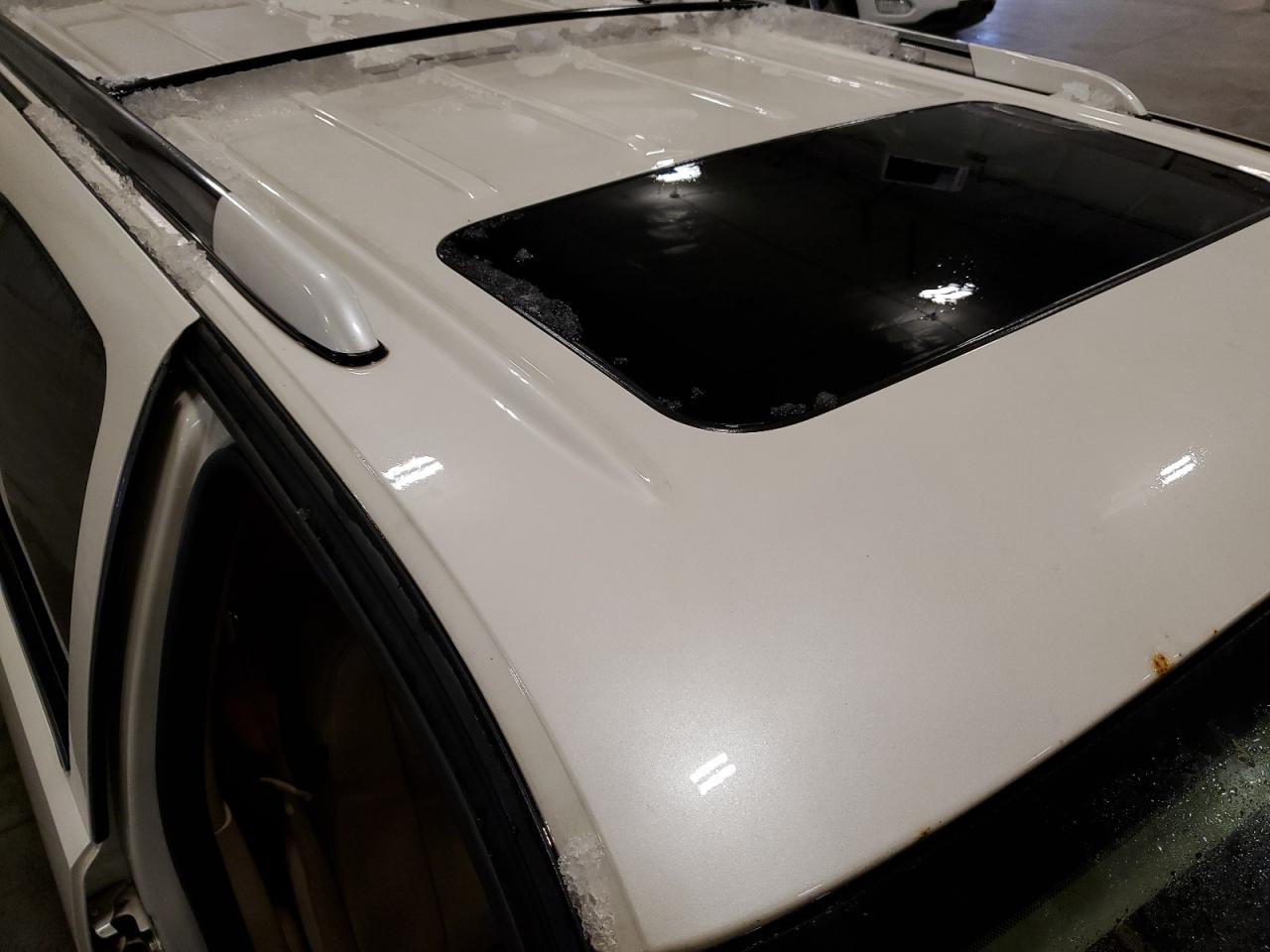 2012 Gmc Yukon Xl Denali White vin: 1GKS2MEF0CR159788 Damage: Roof Panel, Rust, 3 To 4 Inches