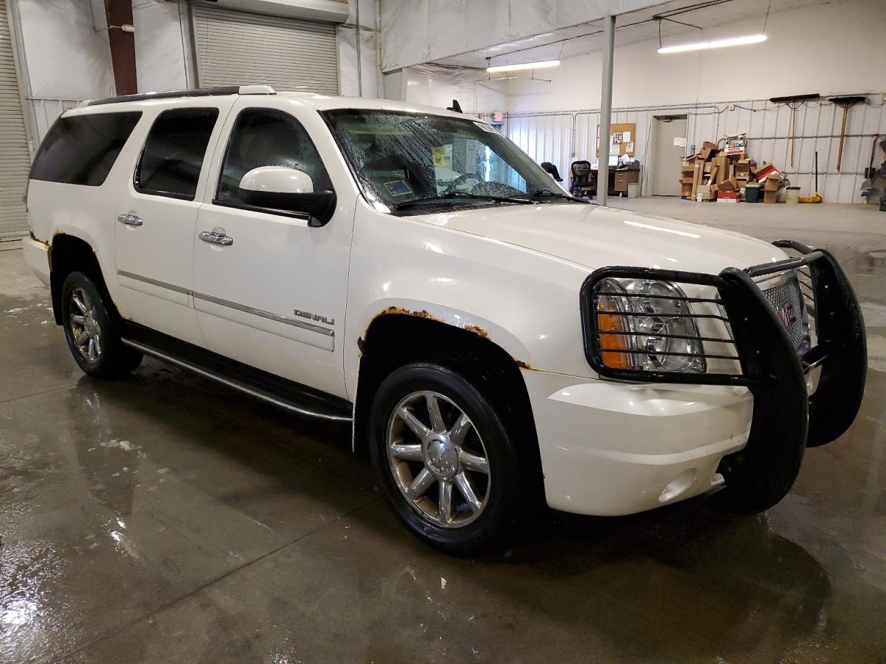 2012 Gmc Yukon Xl Denali White vin: 1GKS2MEF0CR159788 Damage: Right Qtr Panel, Rust, > 12 Inches