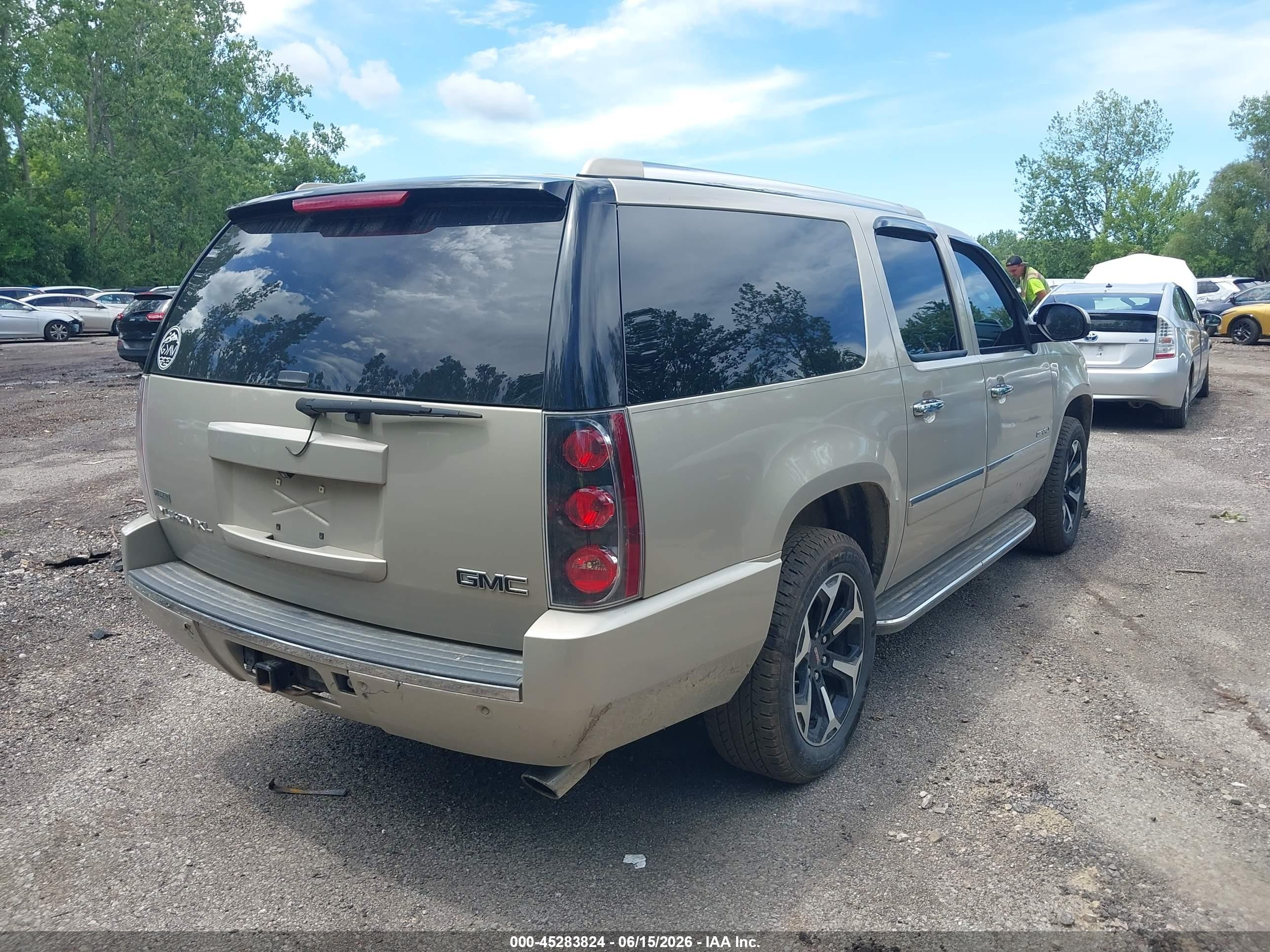 2012 Gmc Yukon Xl 1500 Denali Champagne vin: 1GKS2MEF0CR217141