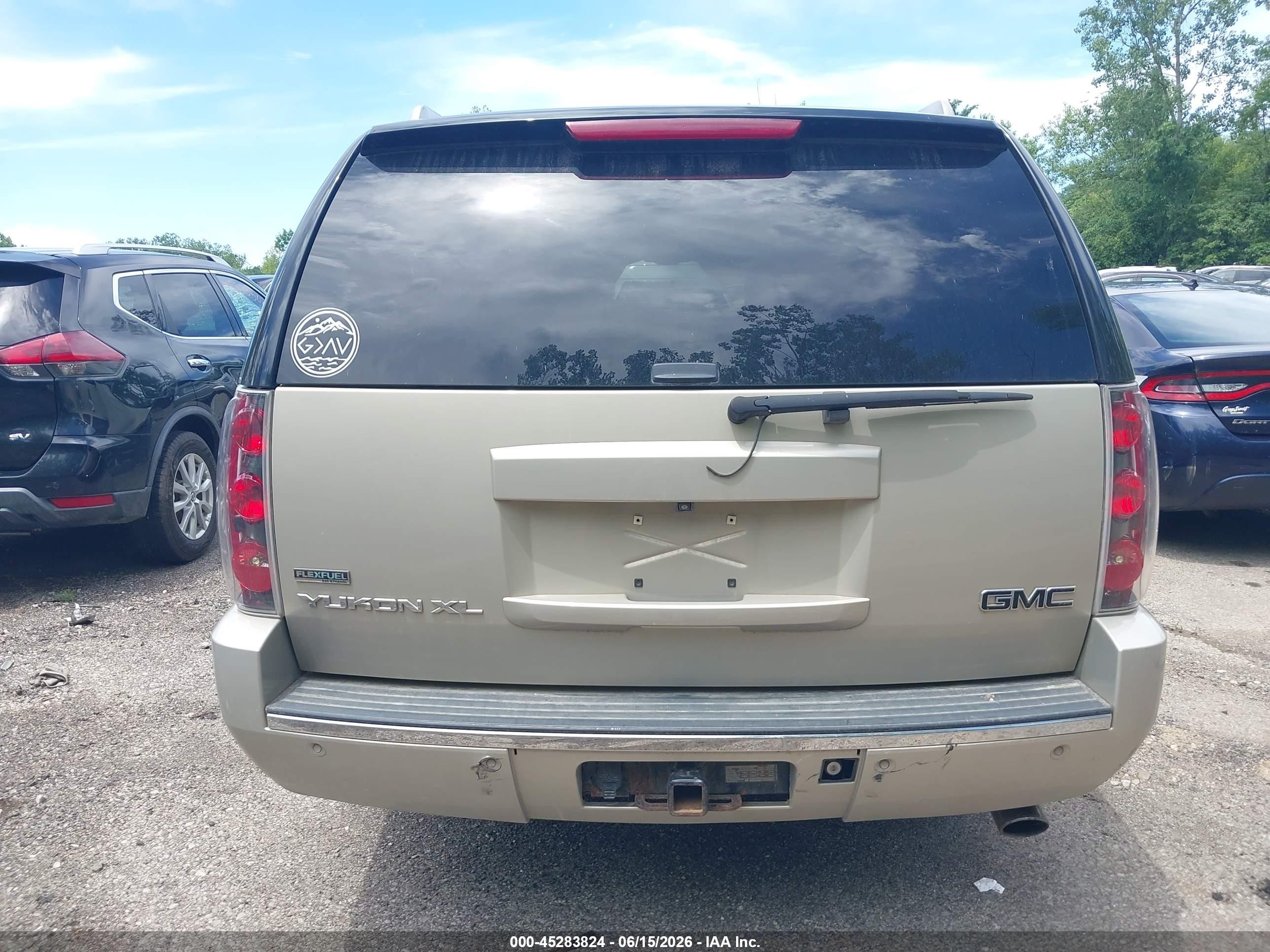 2012 Gmc Yukon Xl 1500 Denali Champagne vin: 1GKS2MEF0CR217141