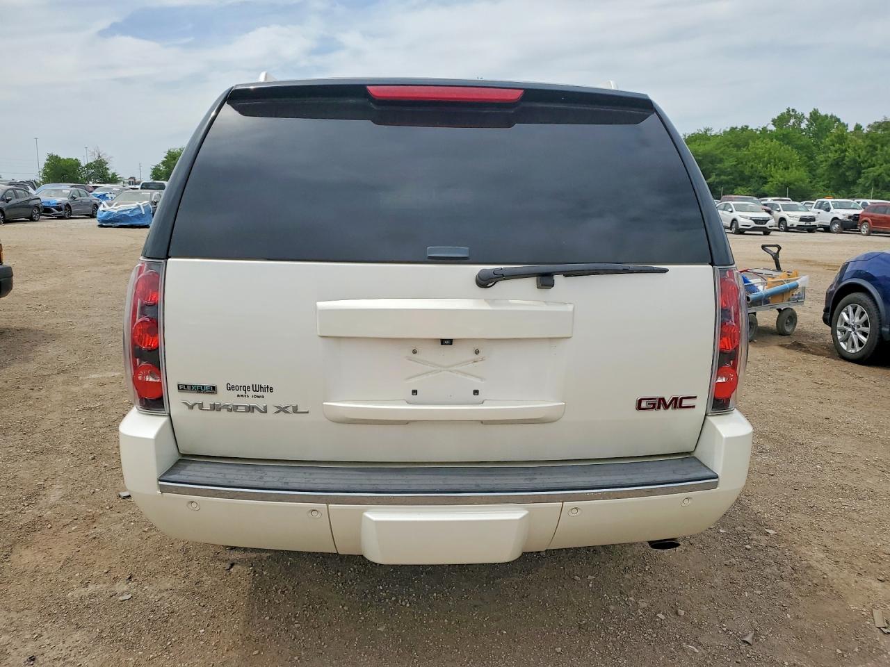 2011 Gmc Yukon Xl Denali White vin: 1GKS2MEF1BR187047