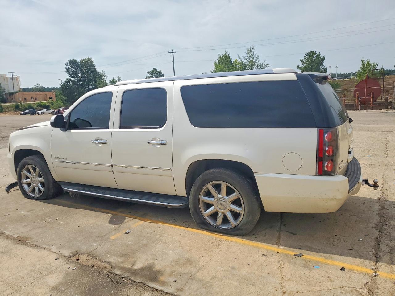 2011 Gmc Yukon Xl Denali White vin: 1GKS2MEF1BR297094