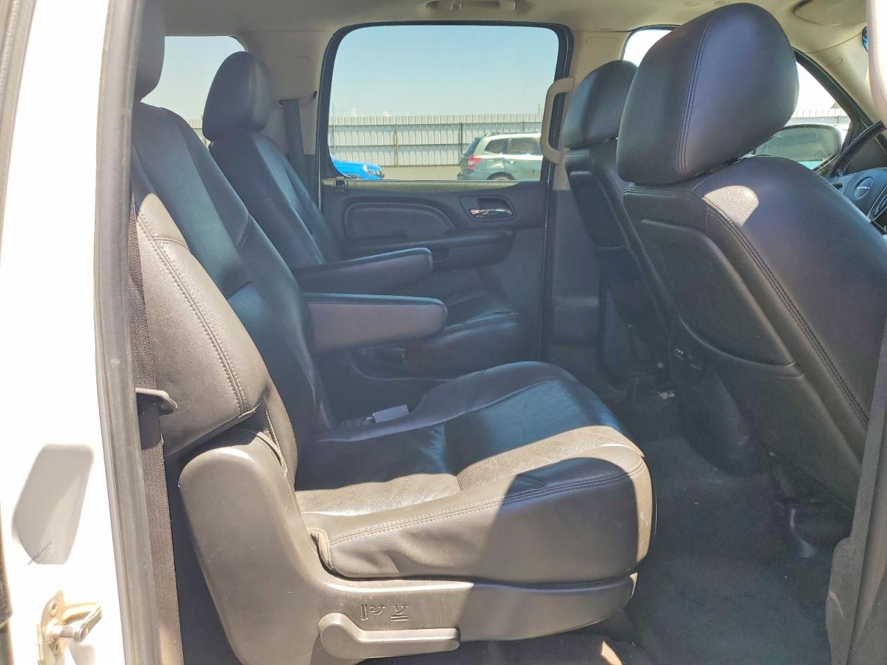 2011 Gmc Yukon Xl Denali Белый vin: 1GKS2MEF1BR355026