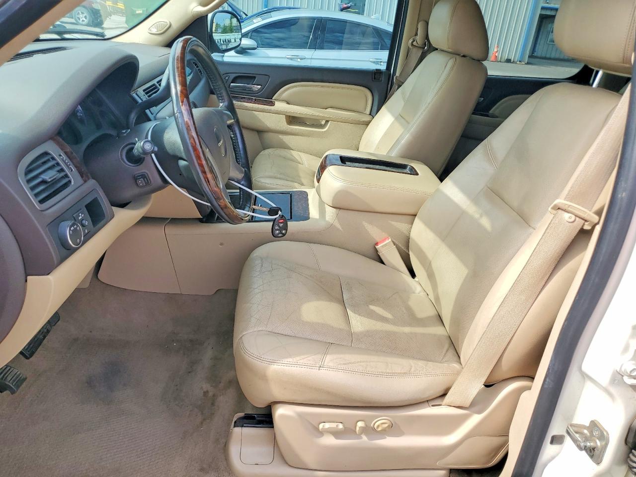 2011 Gmc Yukon Xl Denali Кремовый vin: 1GKS2MEF1BR373932