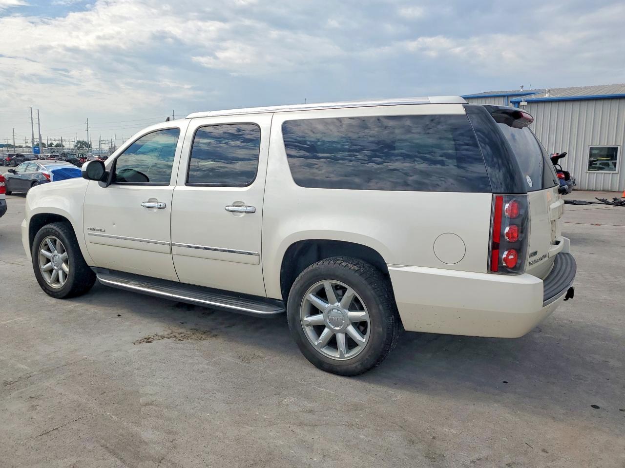 2011 Gmc Yukon Xl Denali Кремовый vin: 1GKS2MEF1BR373932