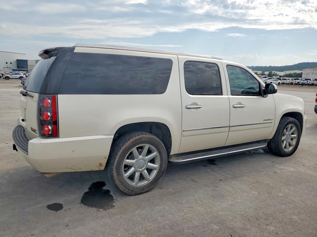 2011 Gmc Yukon Xl Denali Кремовый vin: 1GKS2MEF1BR373932