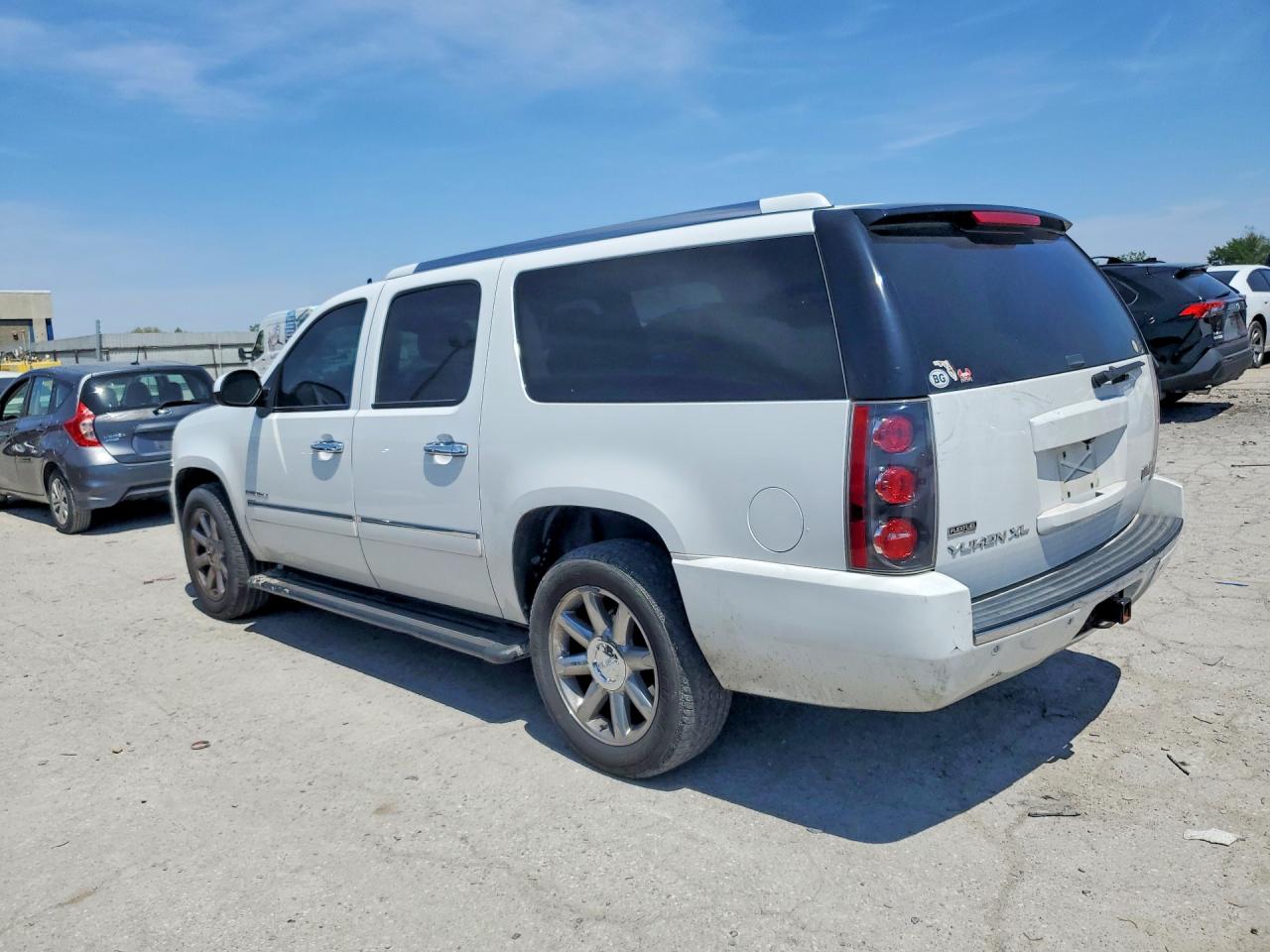 2012 Gmc Yukon Xl Denali White vin: 1GKS2MEF1CR322142