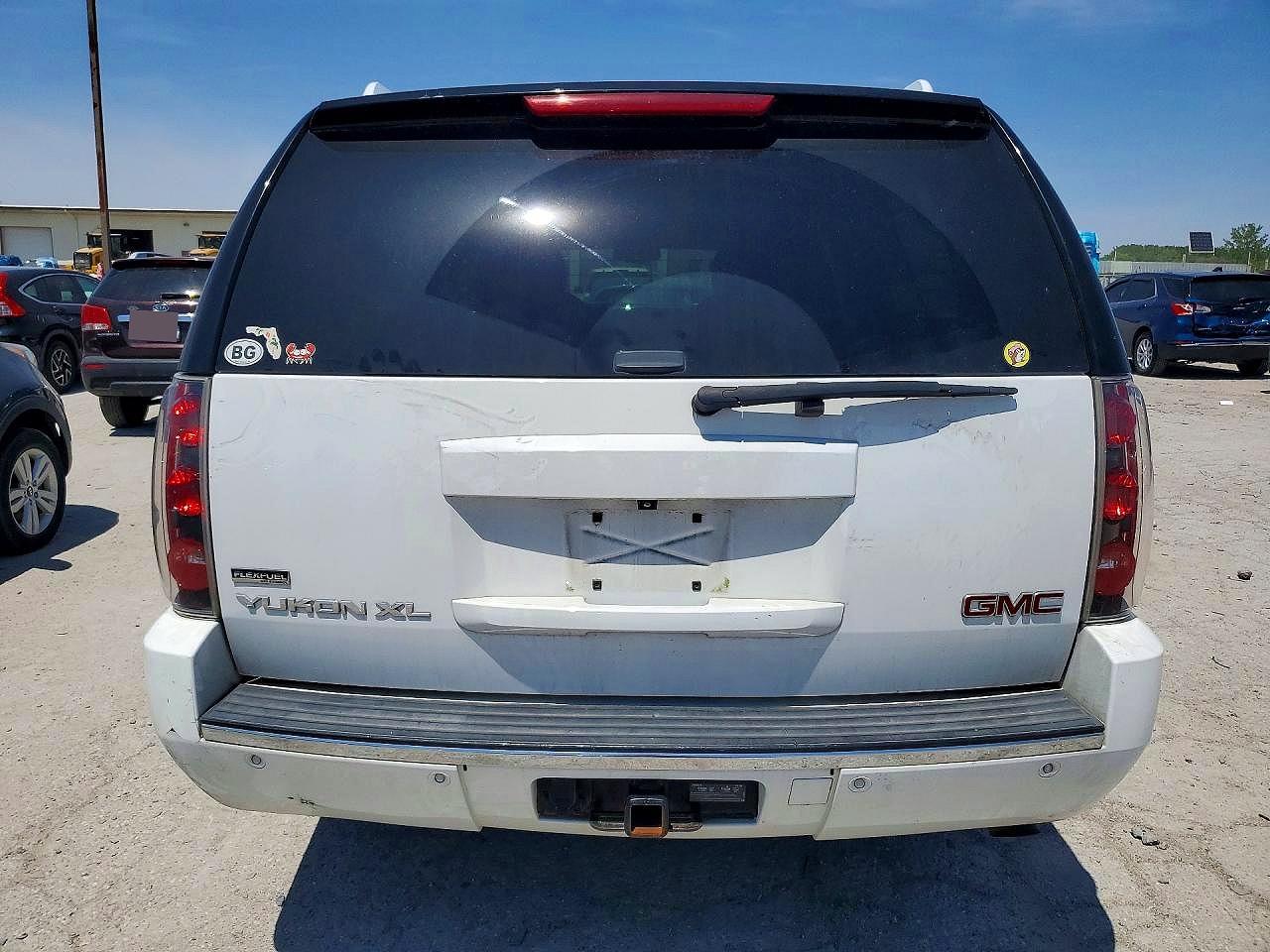 2012 Gmc Yukon Xl Denali White vin: 1GKS2MEF1CR322142
