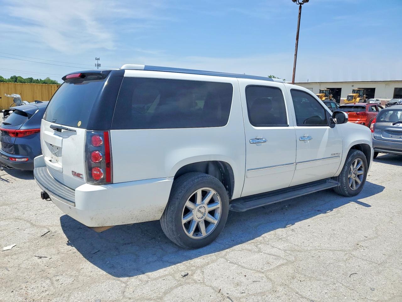 2012 Gmc Yukon Xl Denali White vin: 1GKS2MEF1CR322142